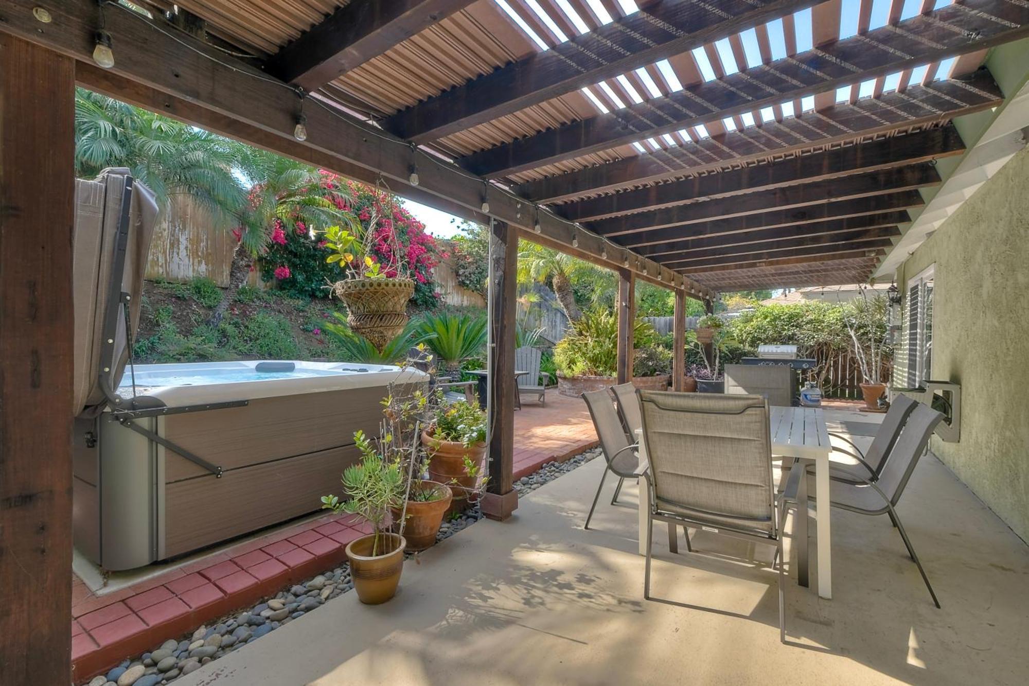 Hot Tub, Fire Pit, Bbq, Shuffleboard, Walk To Carlsbad