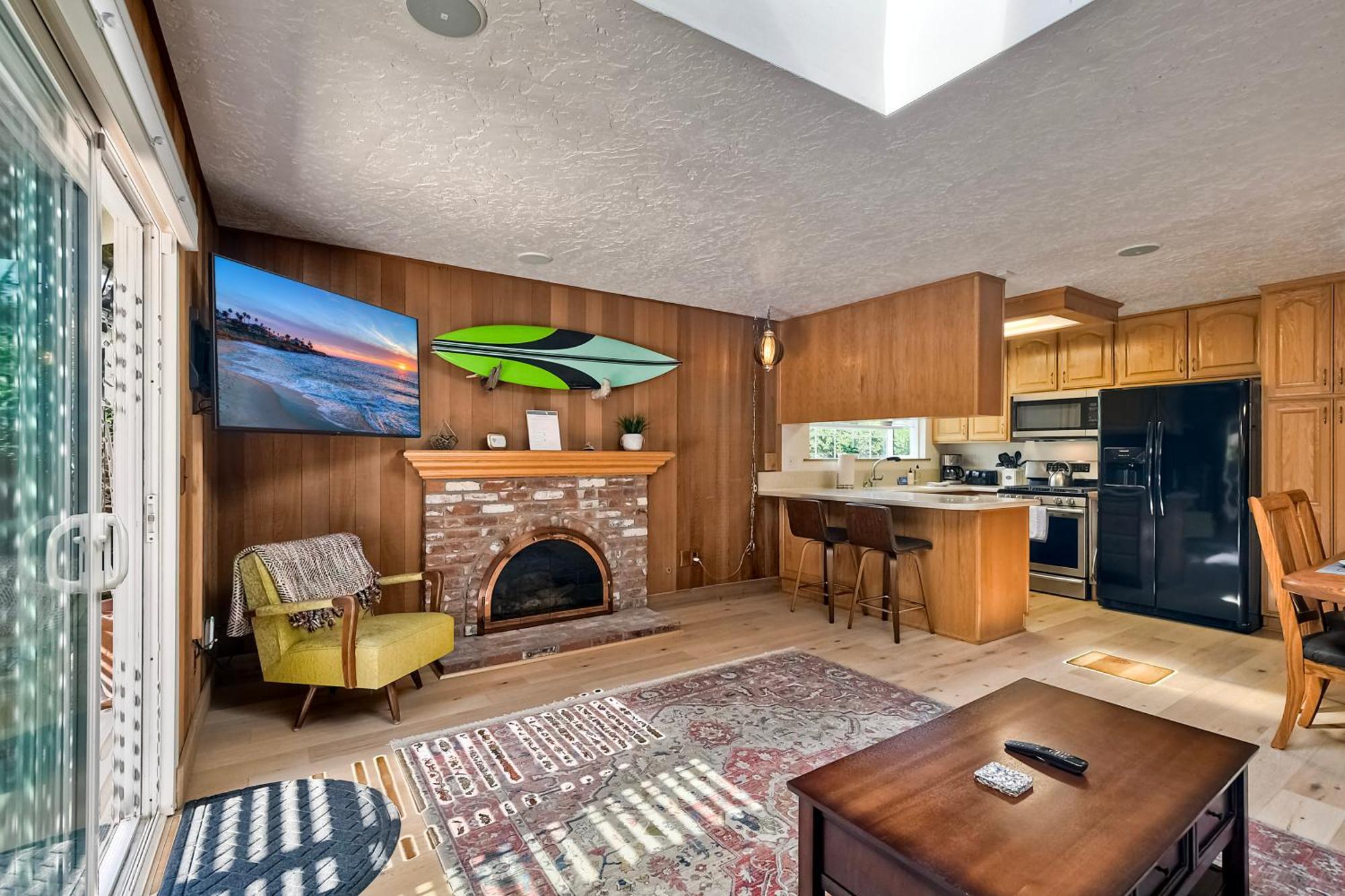 Hot Tub, Fire Pit, Bbq, Shuffleboard, Walk To *