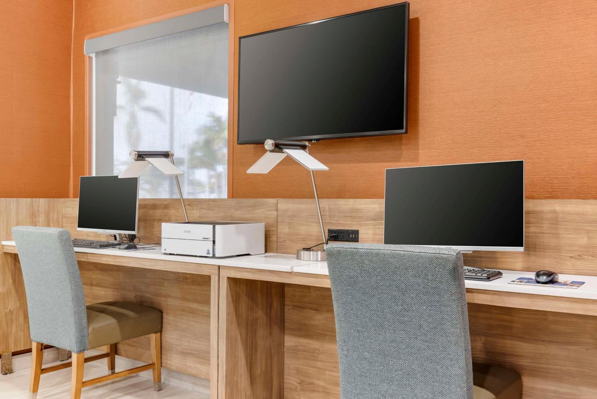 Hotel Western By The Sea