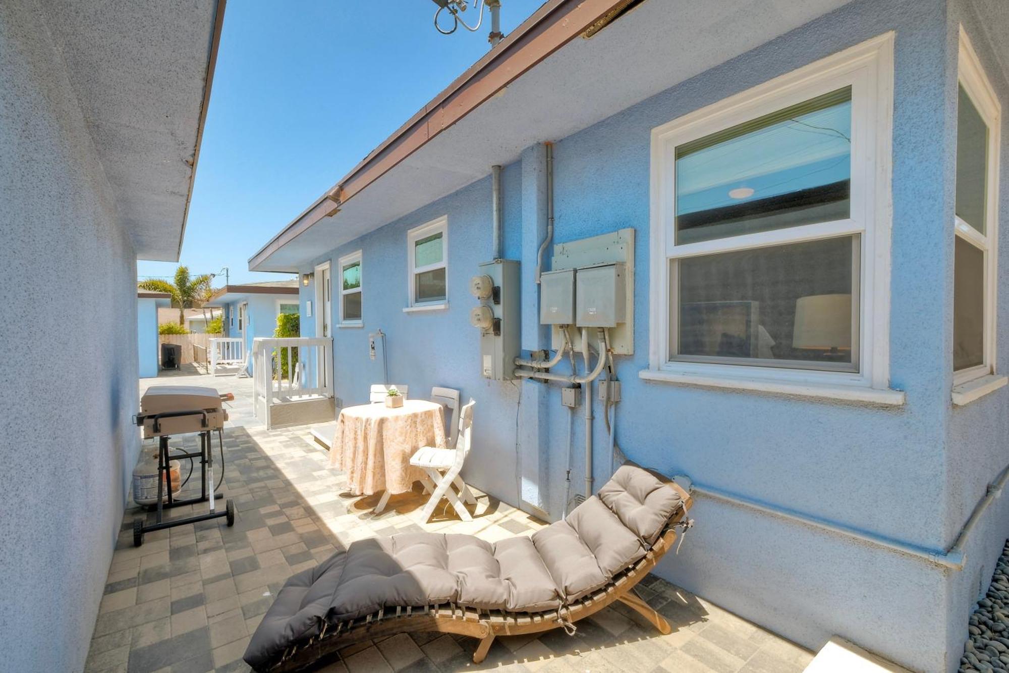 Walk 2 Beach, Ev Charger, Outdoor Dining, 2 Units Holiday home Carlsbad