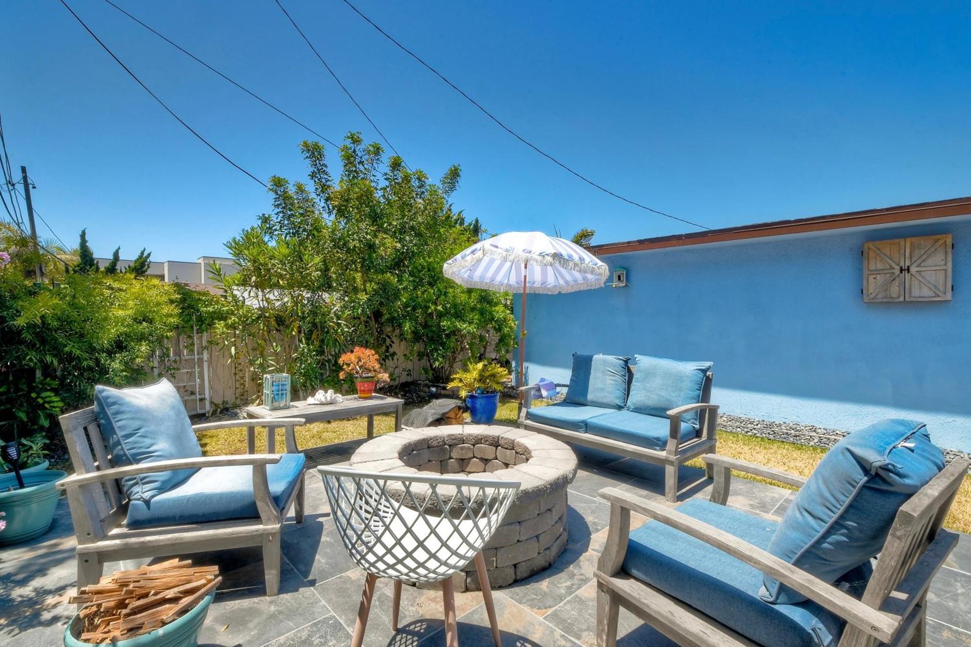 Holiday home Walk 2 Beach, Ev Charger, Outdoor Dining, 2 Units *