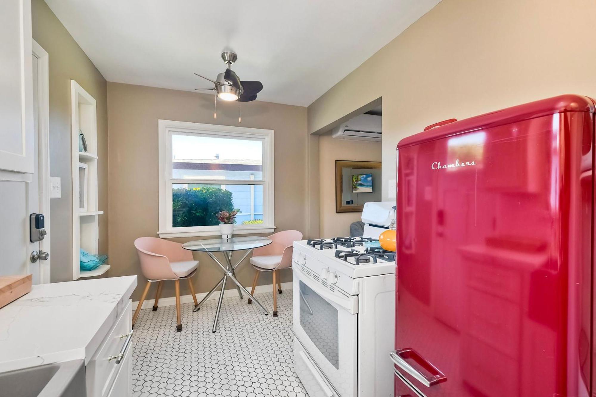 Walk 2 Beach, Ev Charger, Outdoor Dining, 2 Units Holiday home Carlsbad