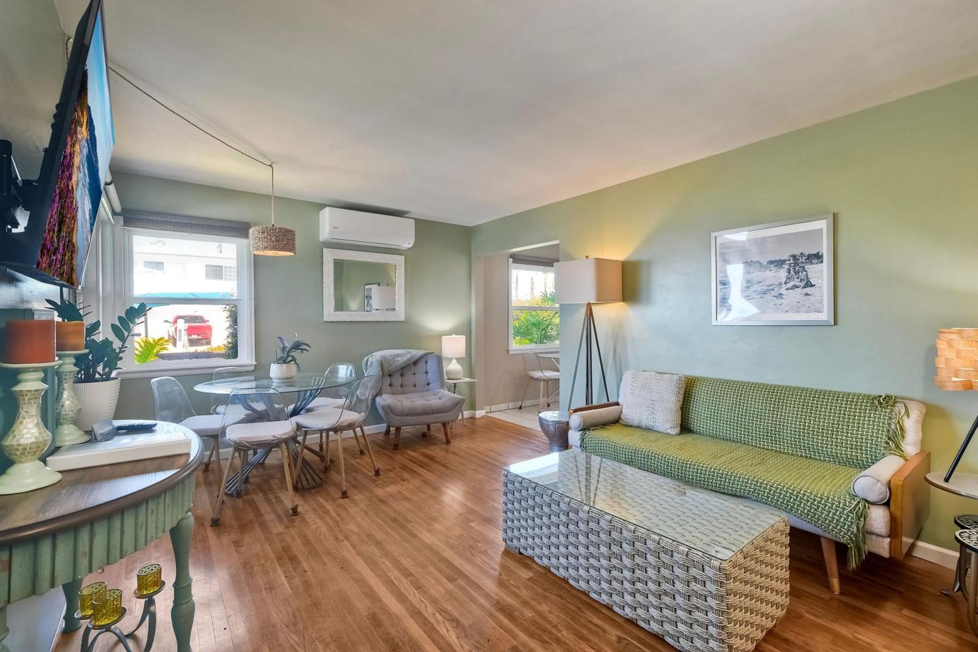 Walk 2 Beach, Ev Charger, Outdoor Dining, 2 Units *