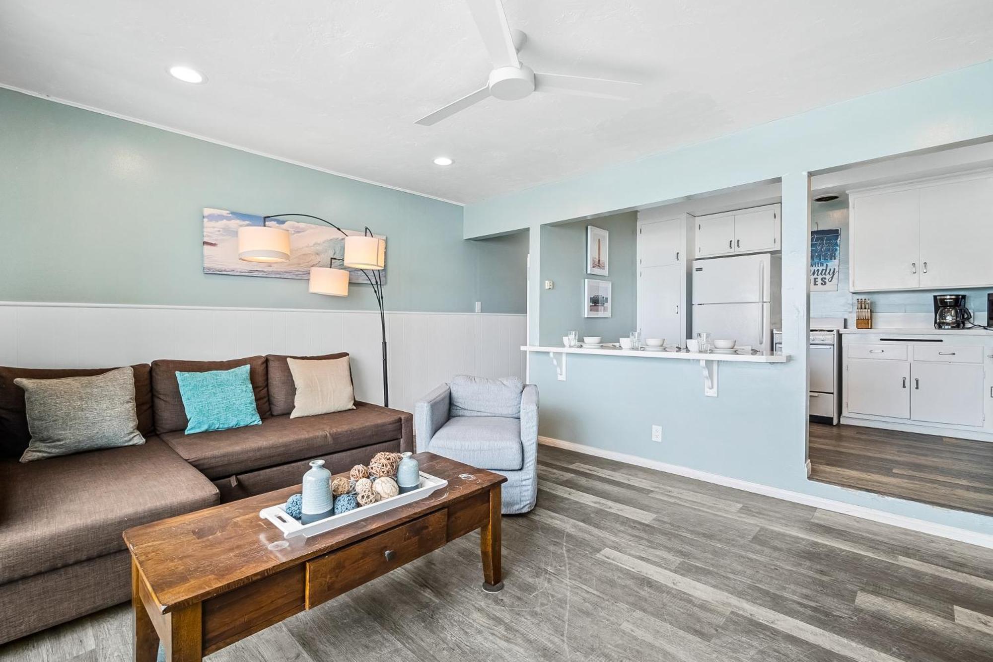 Apartment Amazing Beachfront With Deck, Patio, & Balcony