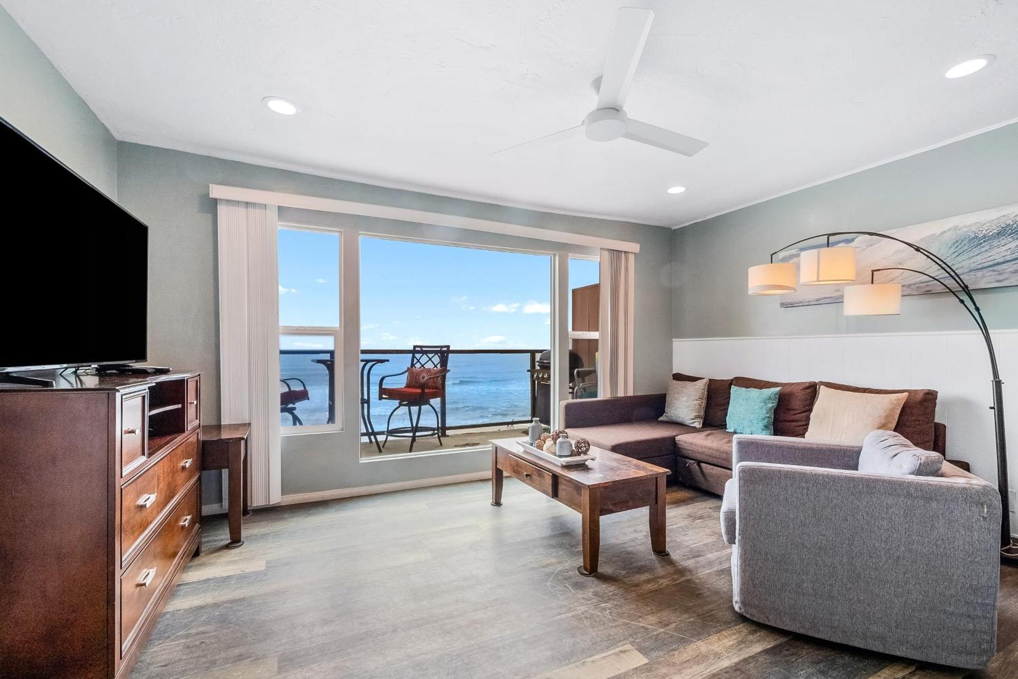 Apartment Amazing Beachfront With Deck, Patio, & Balcony Carlsbad