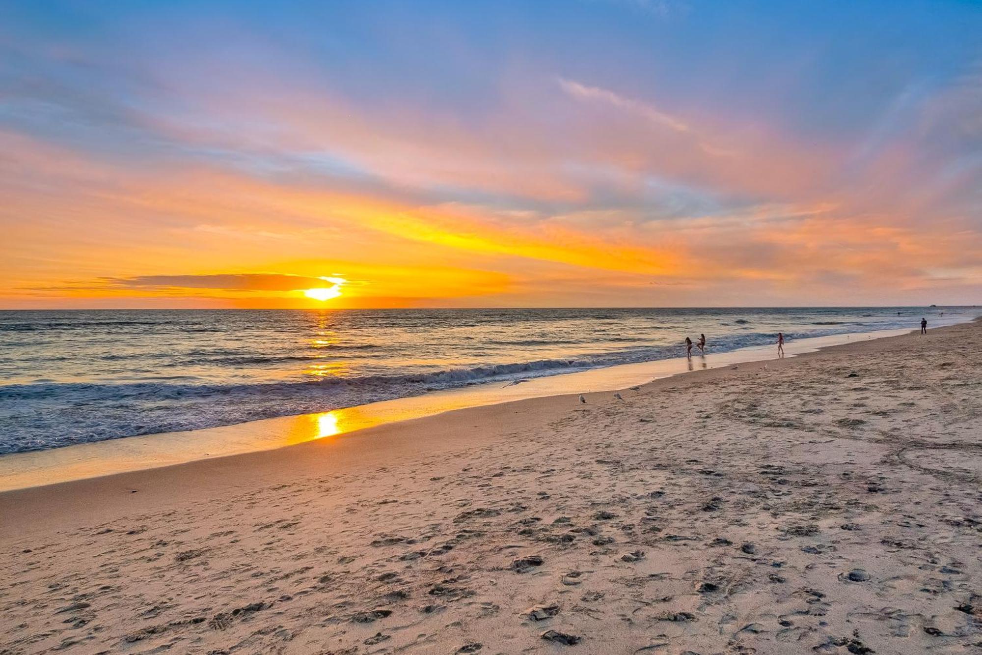 Apartment Amazing Beachfront With Deck, Patio, & Balcony Carlsbad
