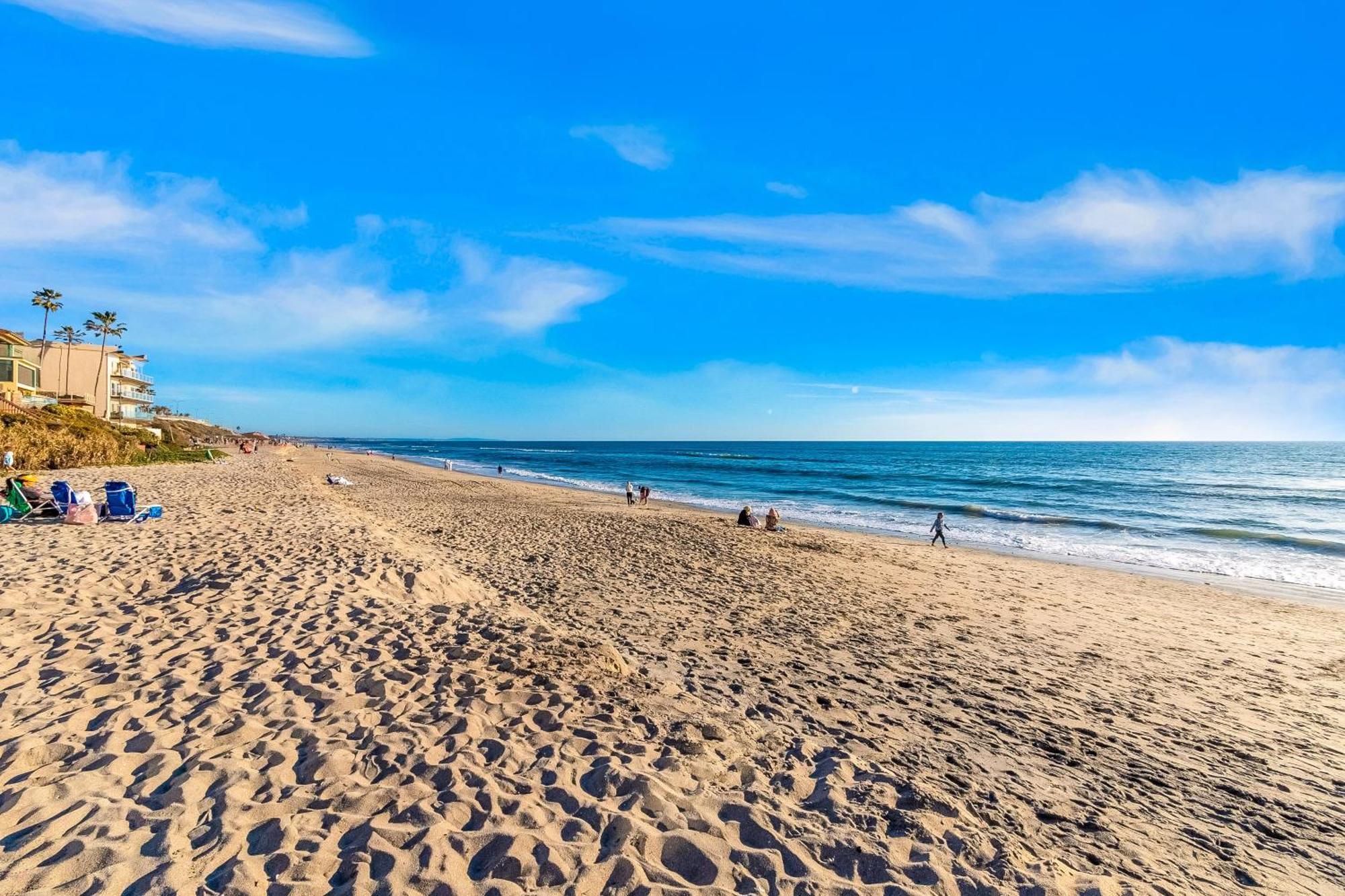 Amazing Beachfront With Deck, Patio, & Balcony Carlsbad