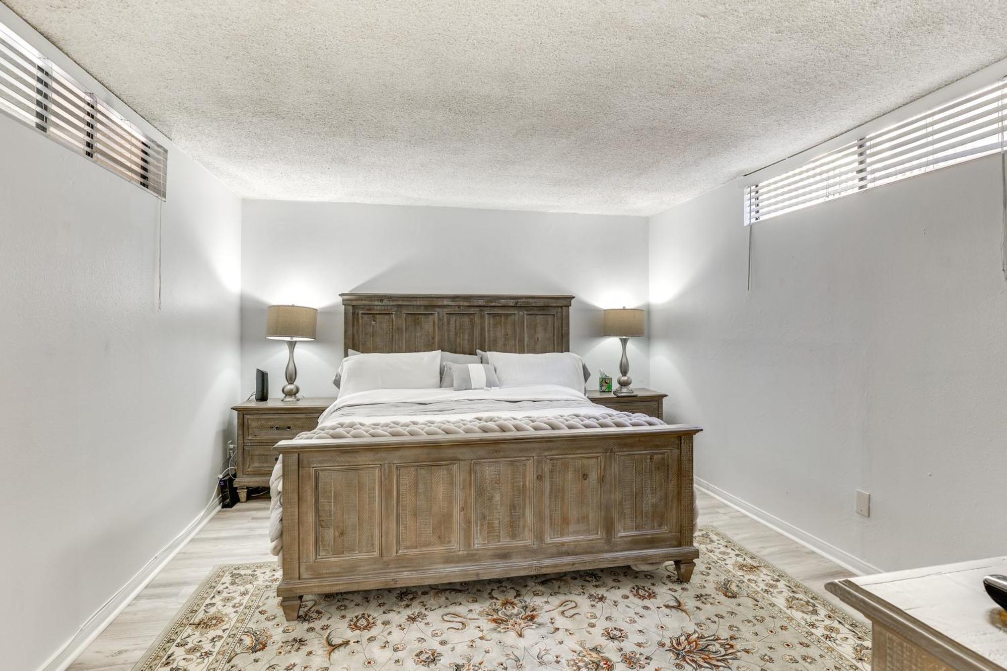 Apartment Waterfront With Dock Access In Carlsbad! *