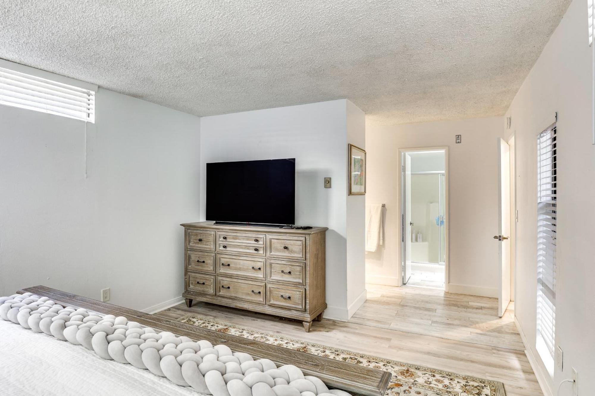 Waterfront With Dock Access In Carlsbad! Apartment Carlsbad