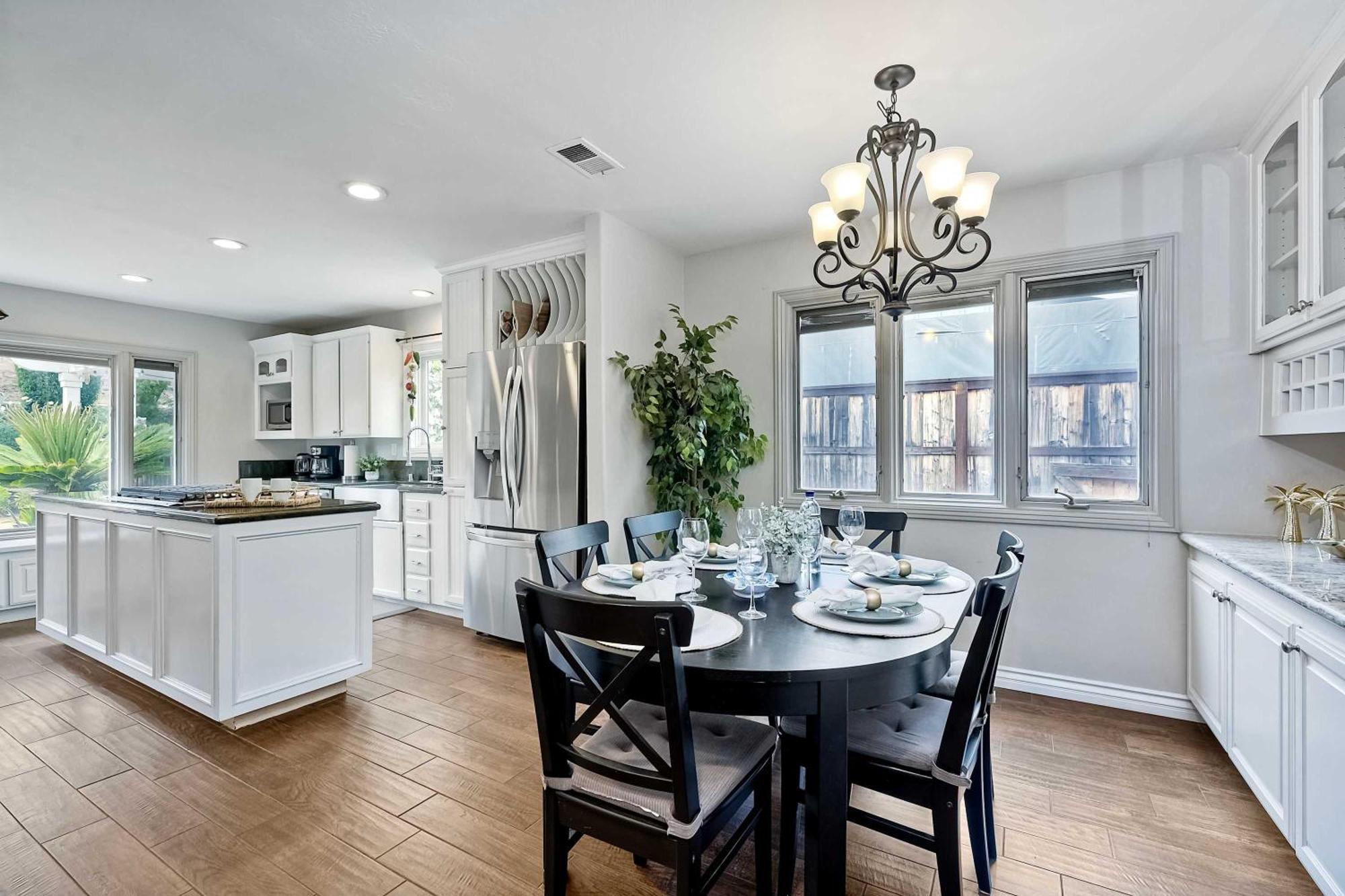 Charm - 3br Stunner *