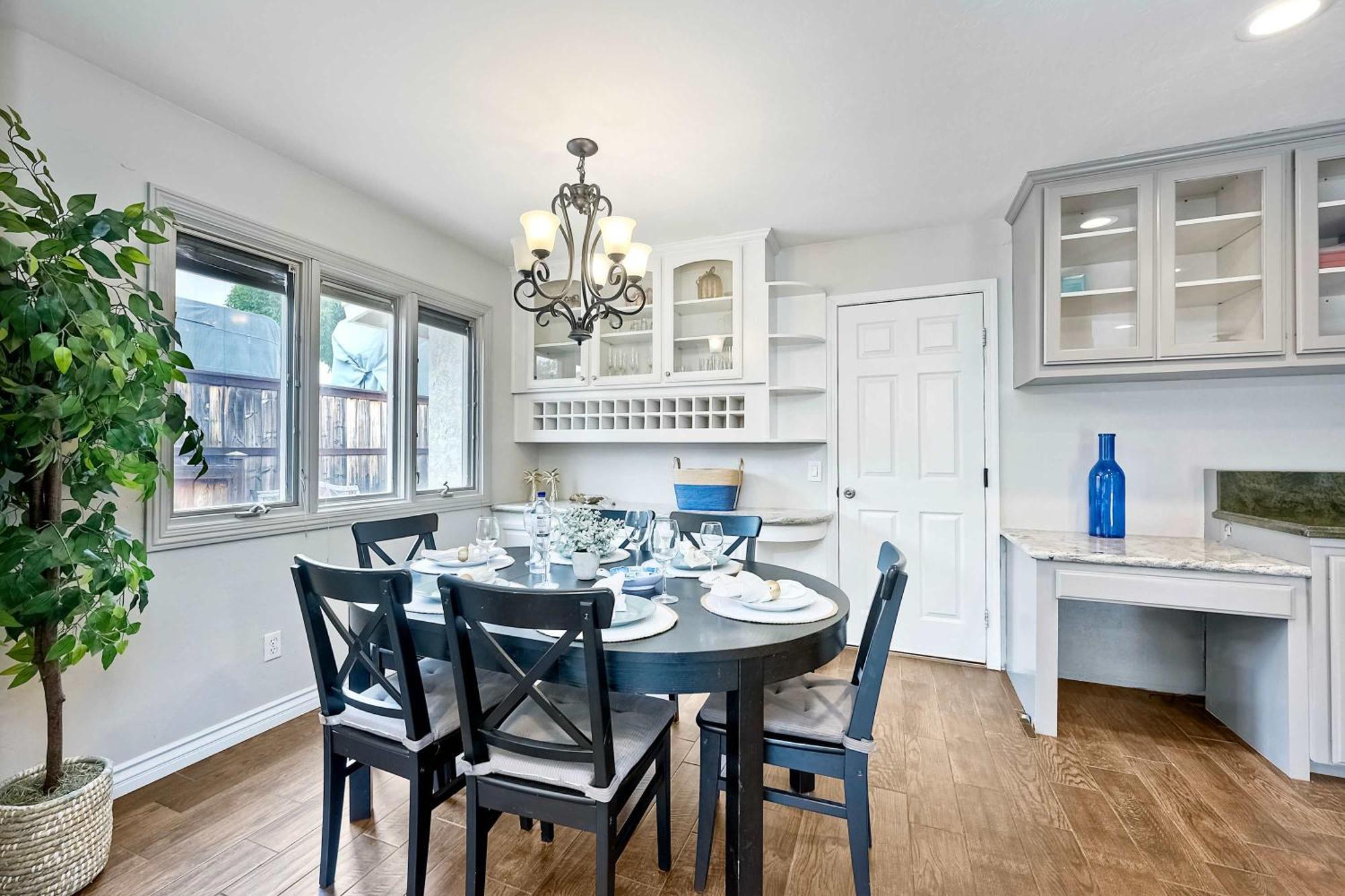 Charm - 3br Stunner *