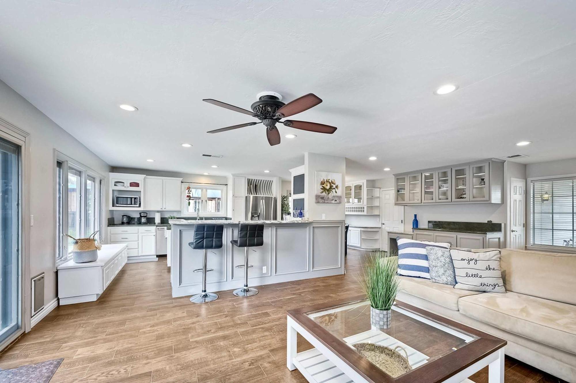 Charm - 3br Stunner *