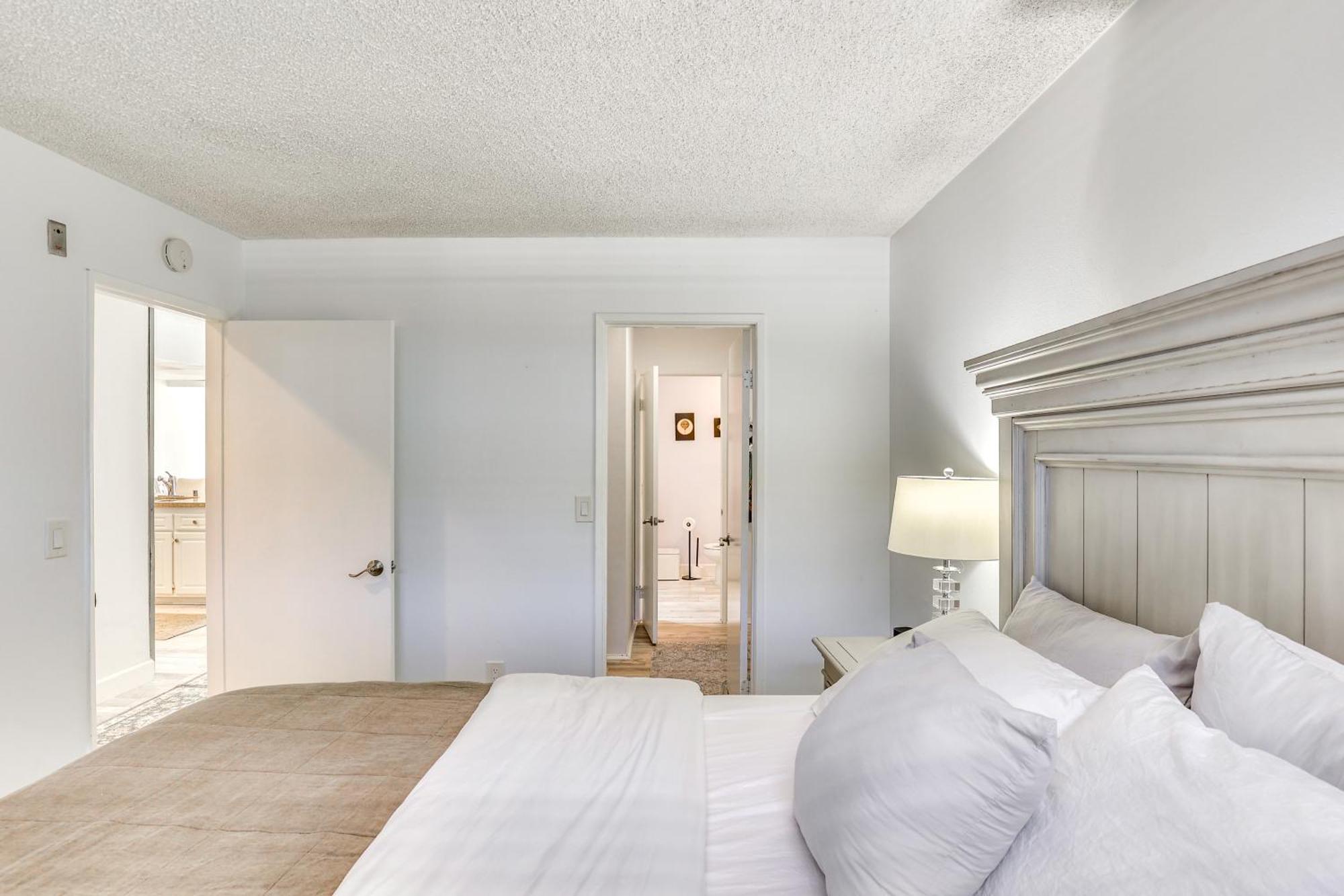 Apartment Waterfront With Dock Access In Carlsbad! *