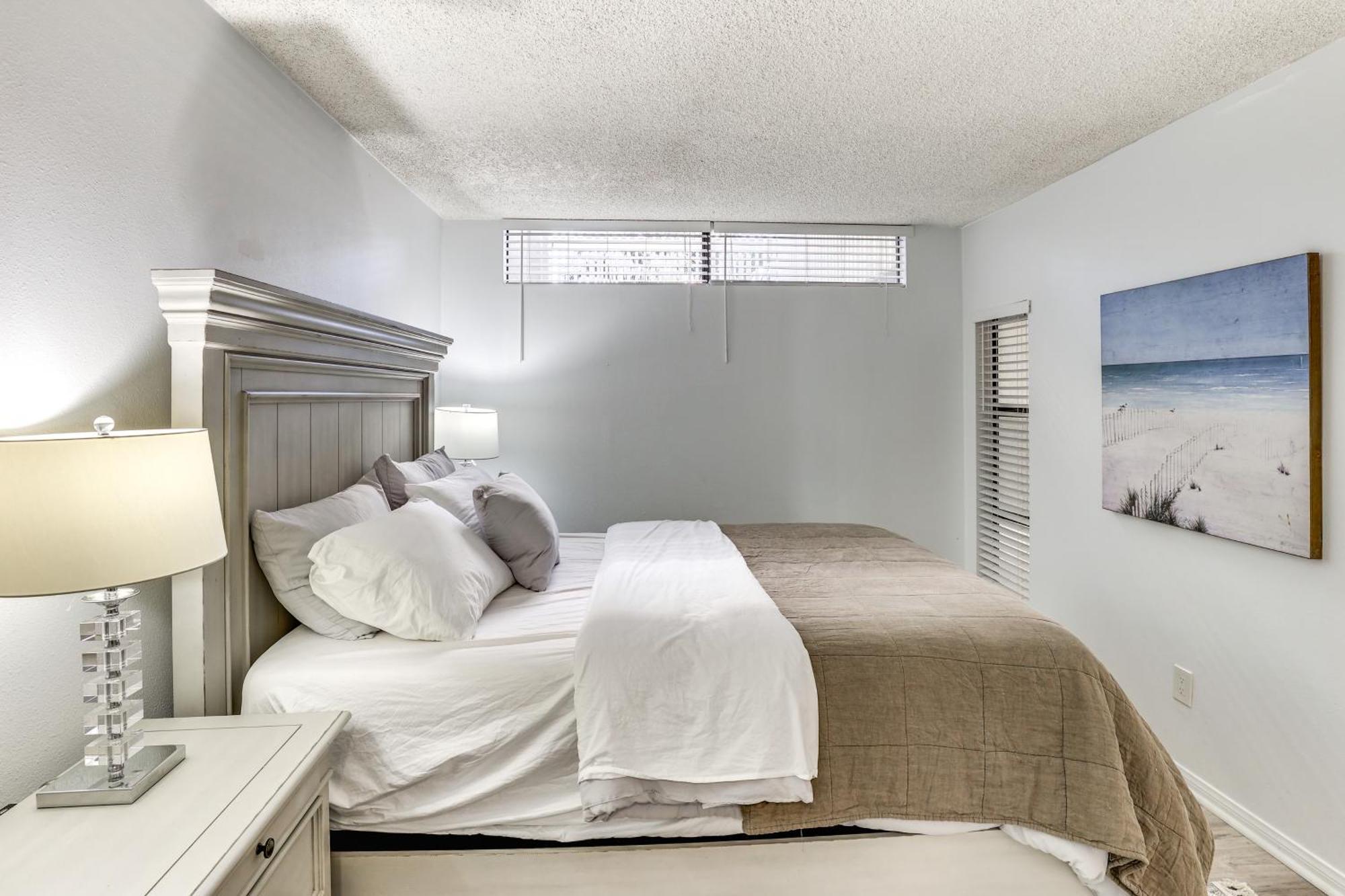 Apartment Waterfront With Dock Access In Carlsbad!