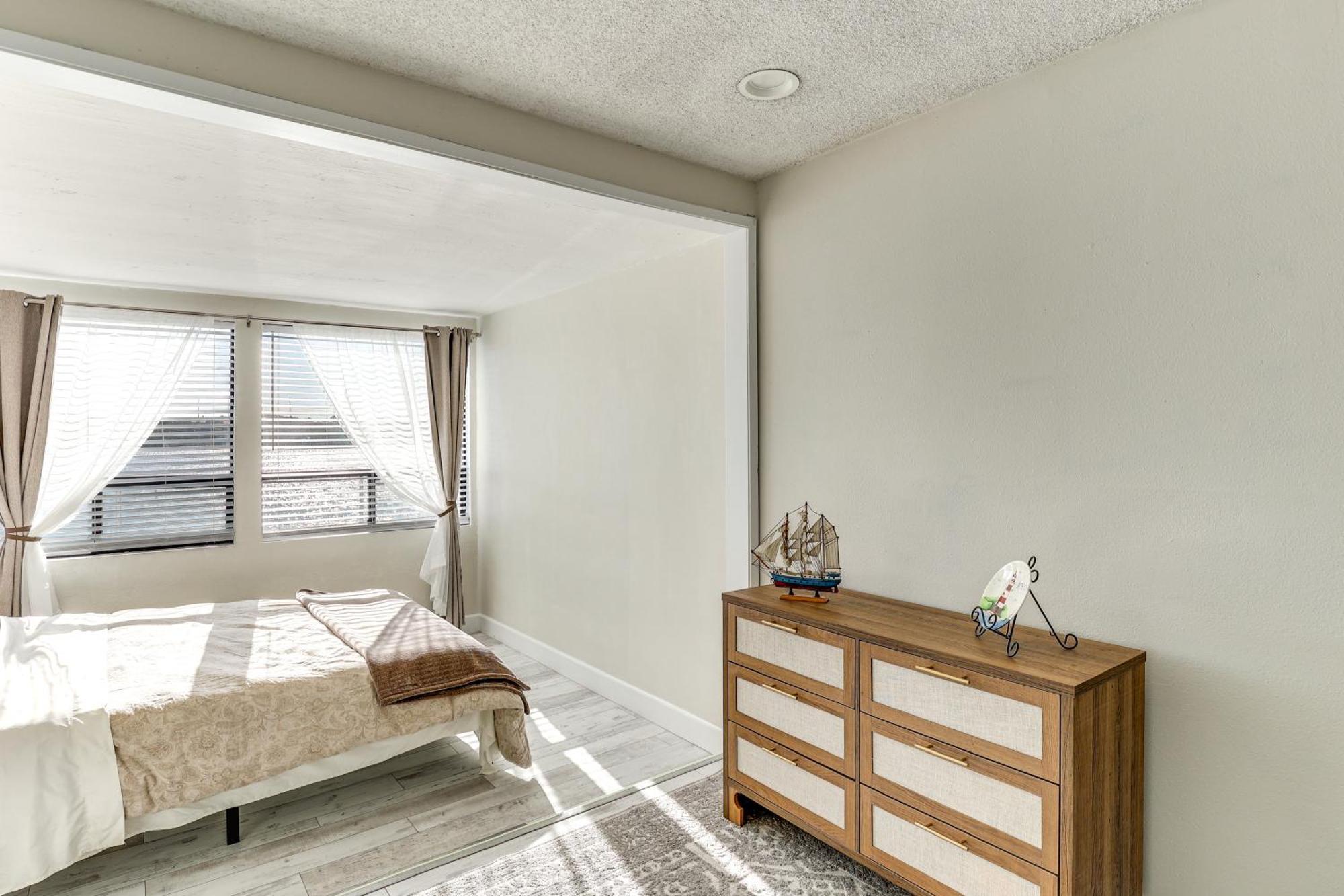 Waterfront With Dock Access In Carlsbad! Apartment *