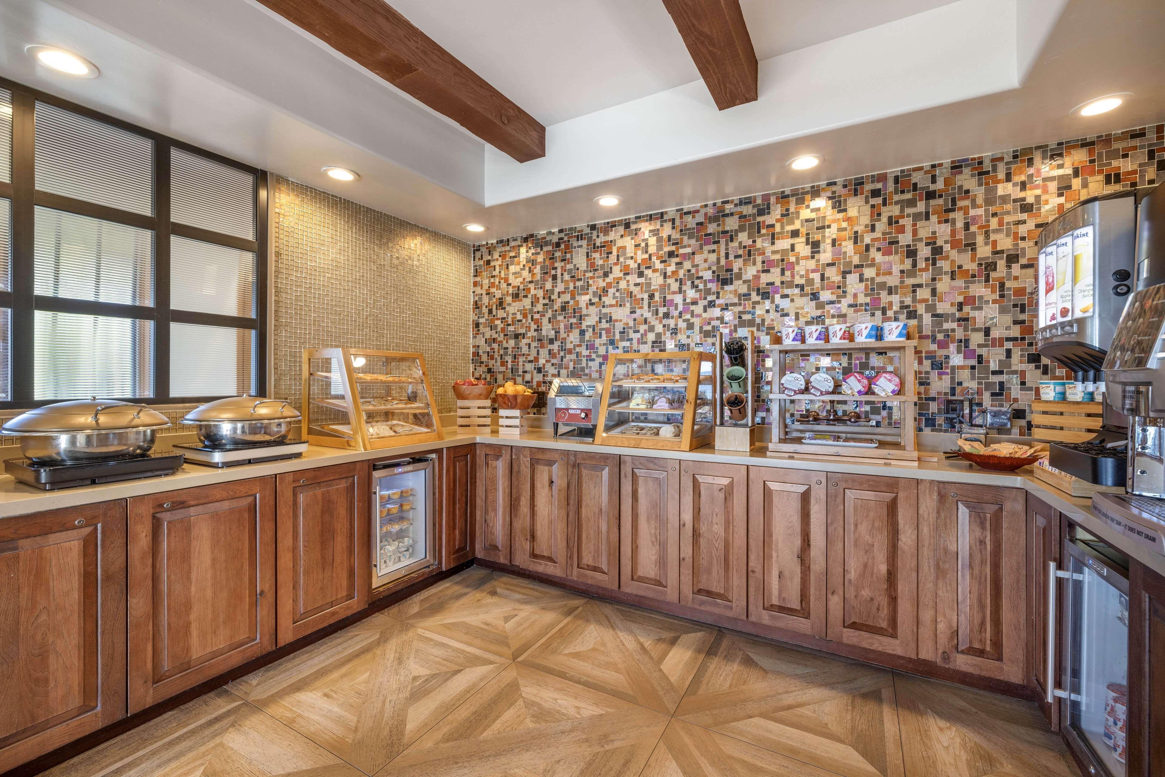 Hotel Western View 3*