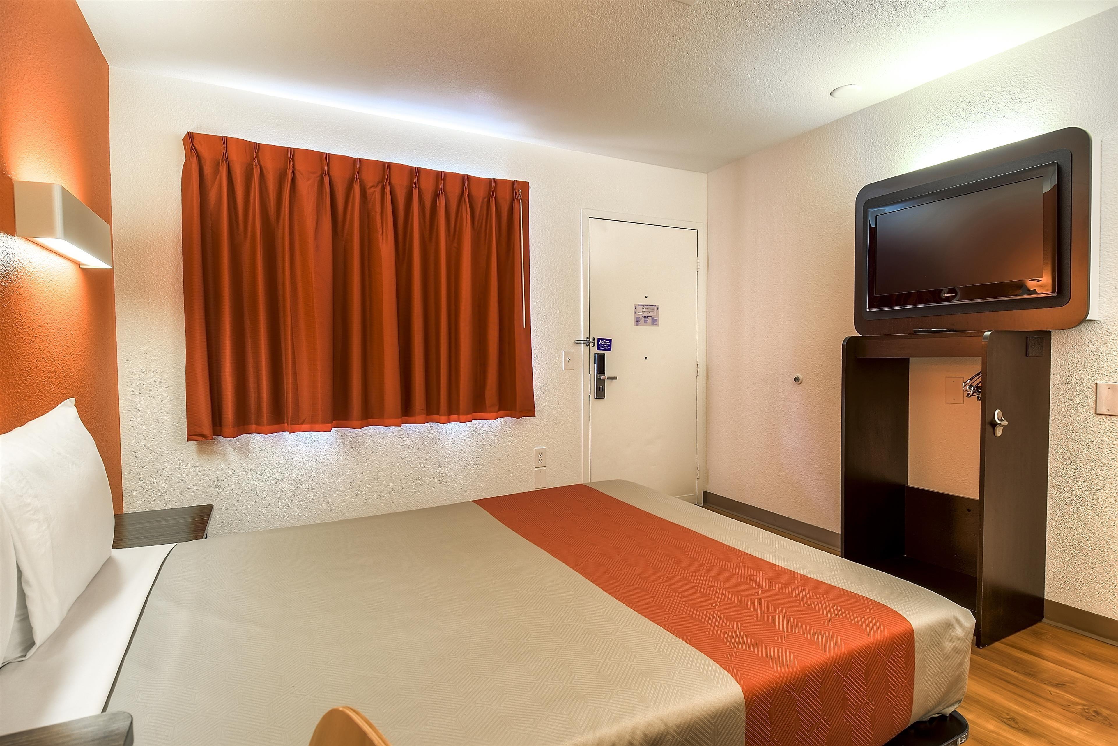 Hotel 6-carlsbad, Ca 3*