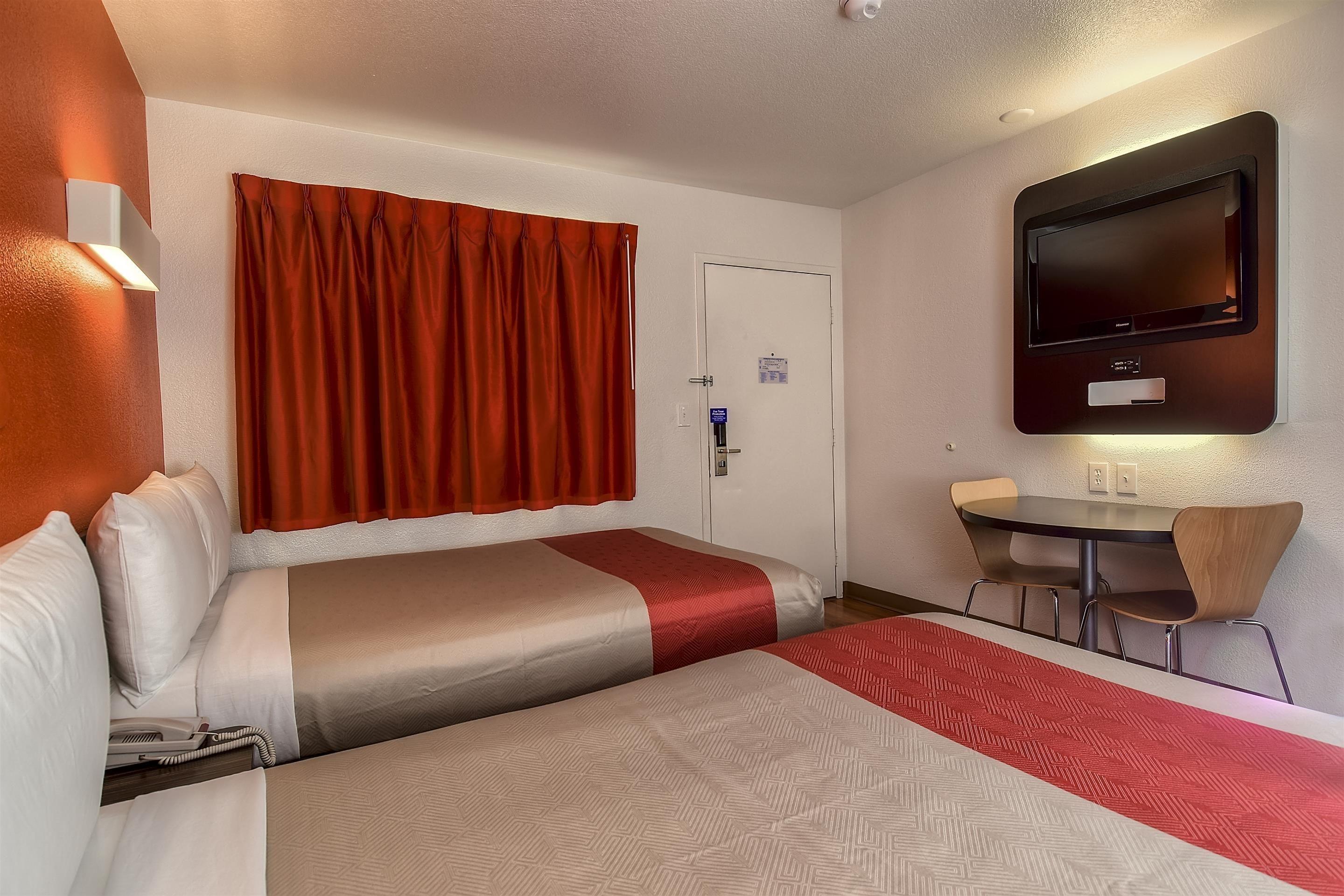 6-carlsbad, Ca 3* Carlsbad