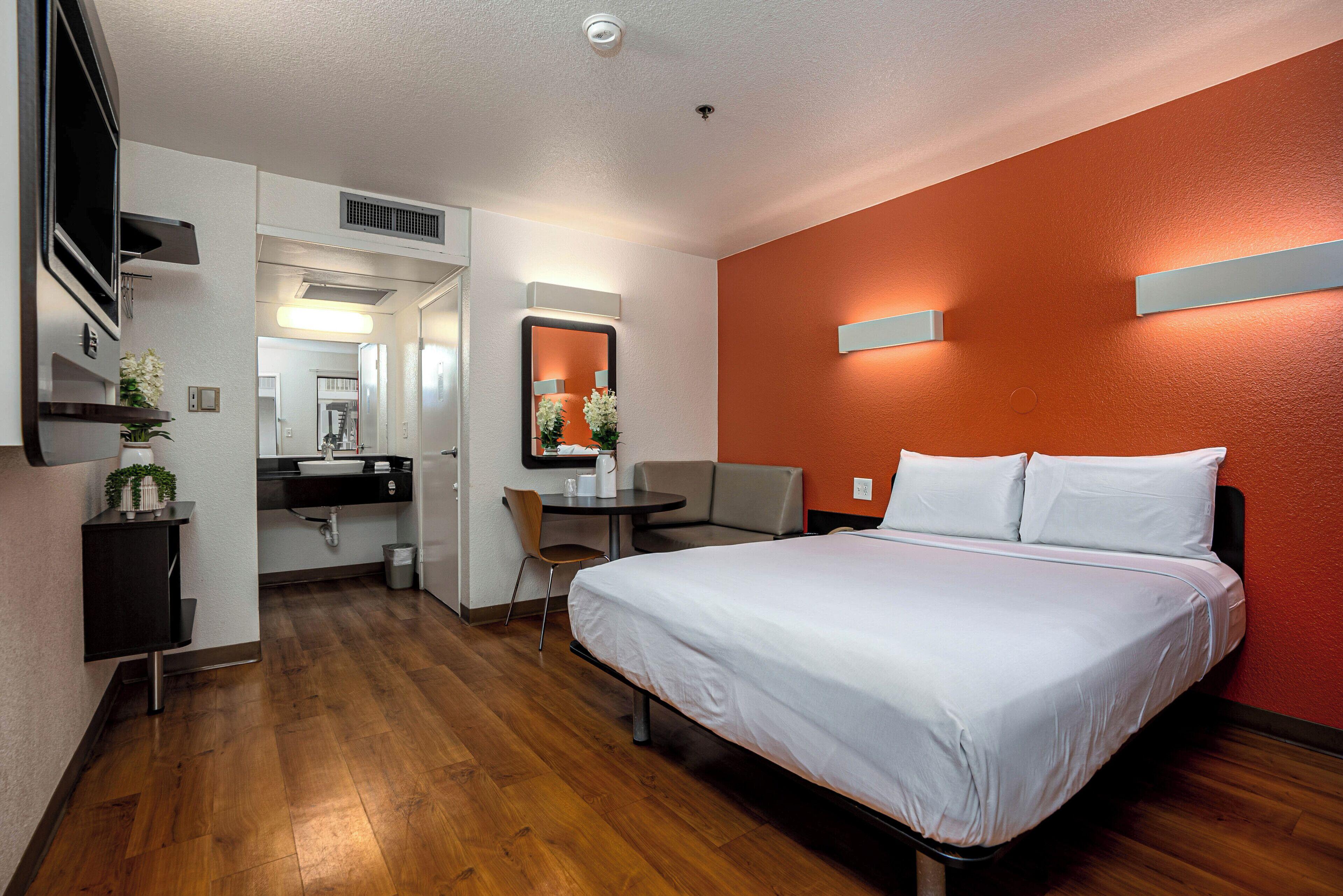 6-carlsbad, Ca Carlsbad