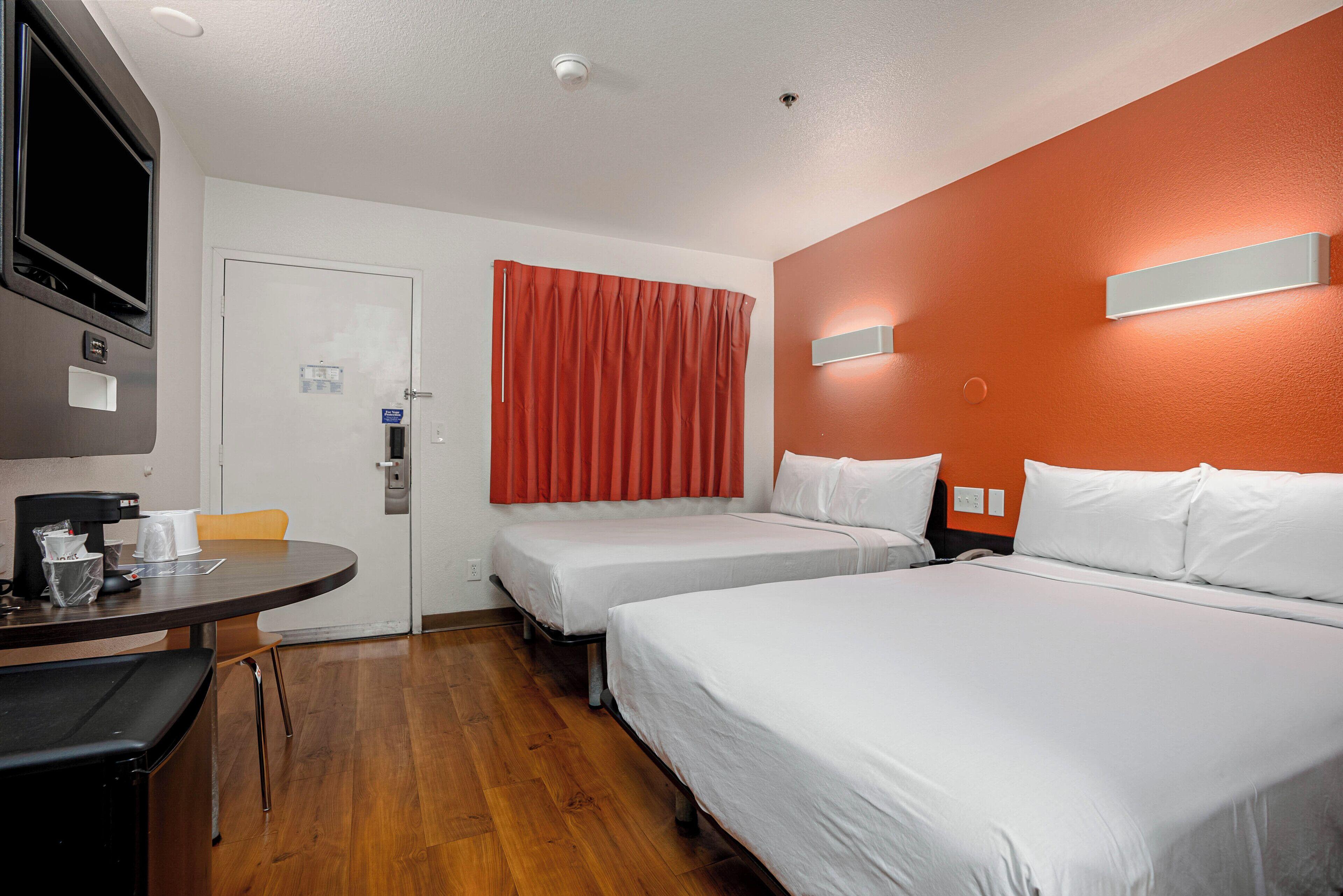 6-carlsbad, Ca 3* Carlsbad