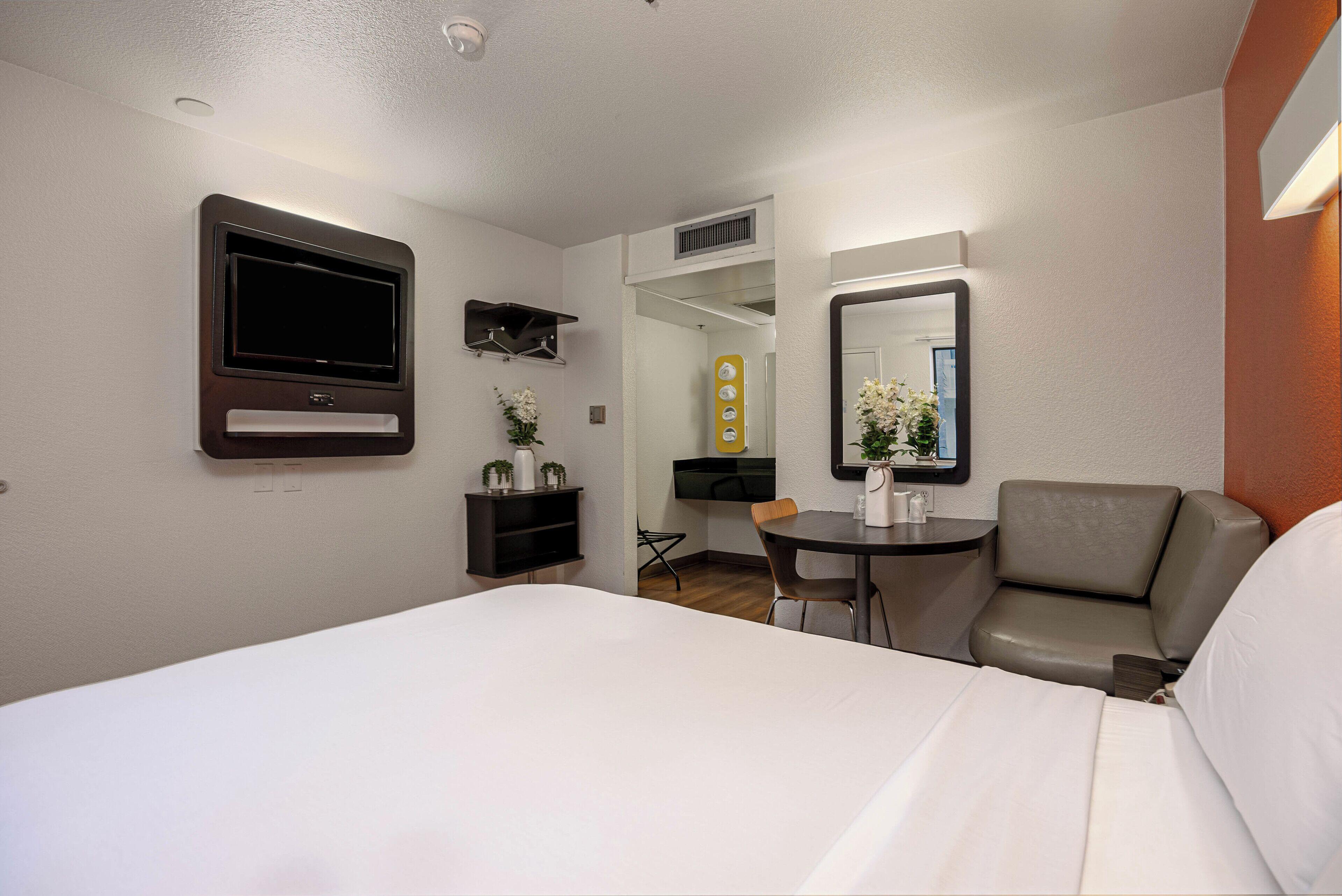 6-carlsbad, Ca Carlsbad