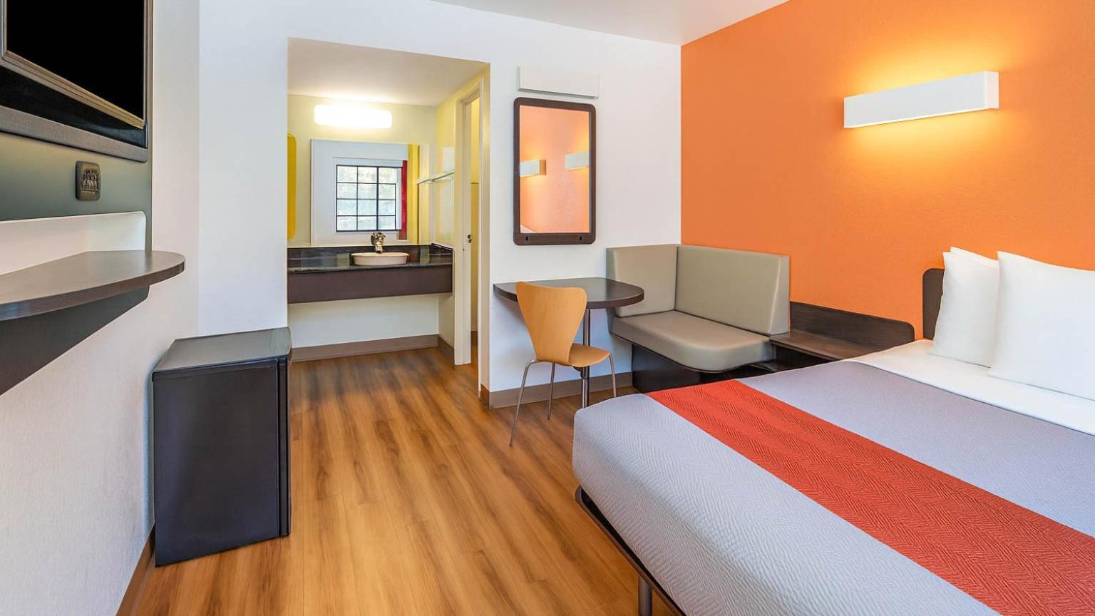 6-carlsbad, Ca 3* Carlsbad