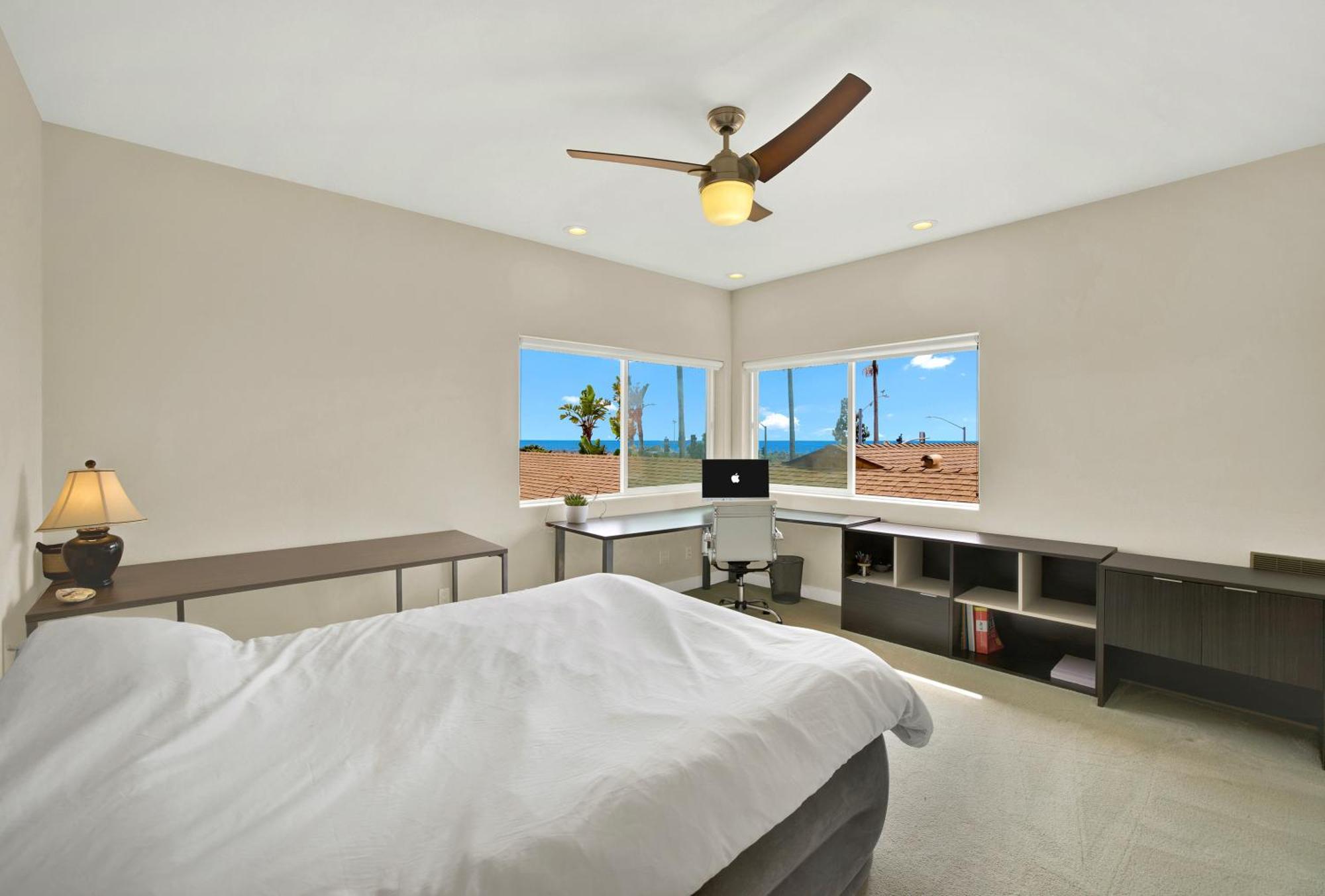 Oceanview Oasis With Roofdeck Hot Tub Holiday home *