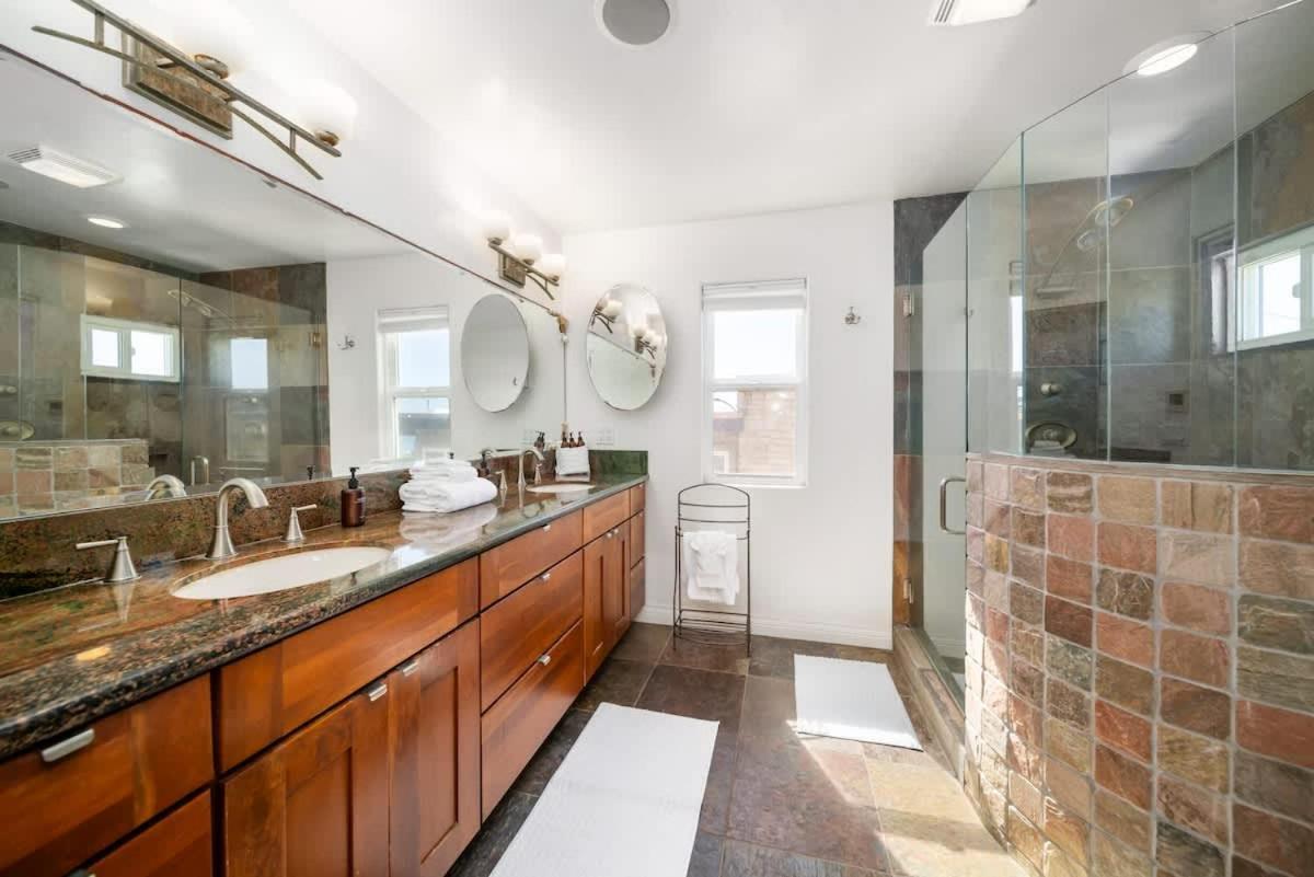 Hot Tub Ocean Views 3 Bedroom Private Holiday home