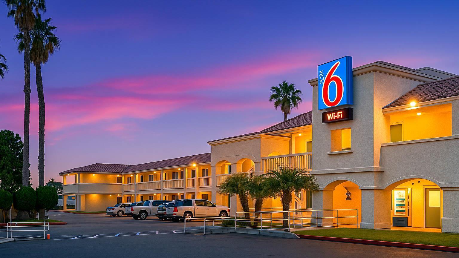Hotel 6-carlsbad, Ca 3*