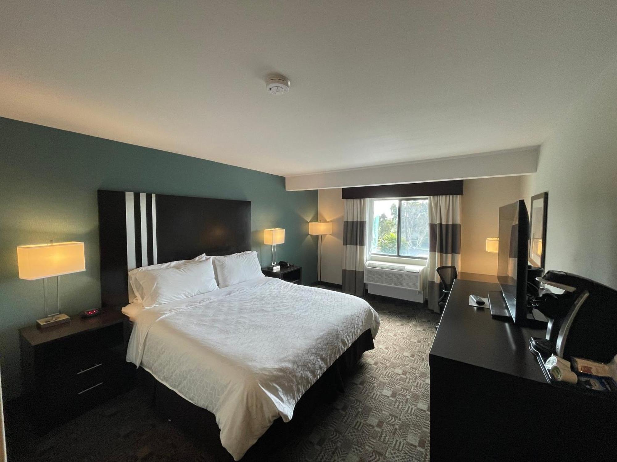 Hotel Express & By Ihg 3*