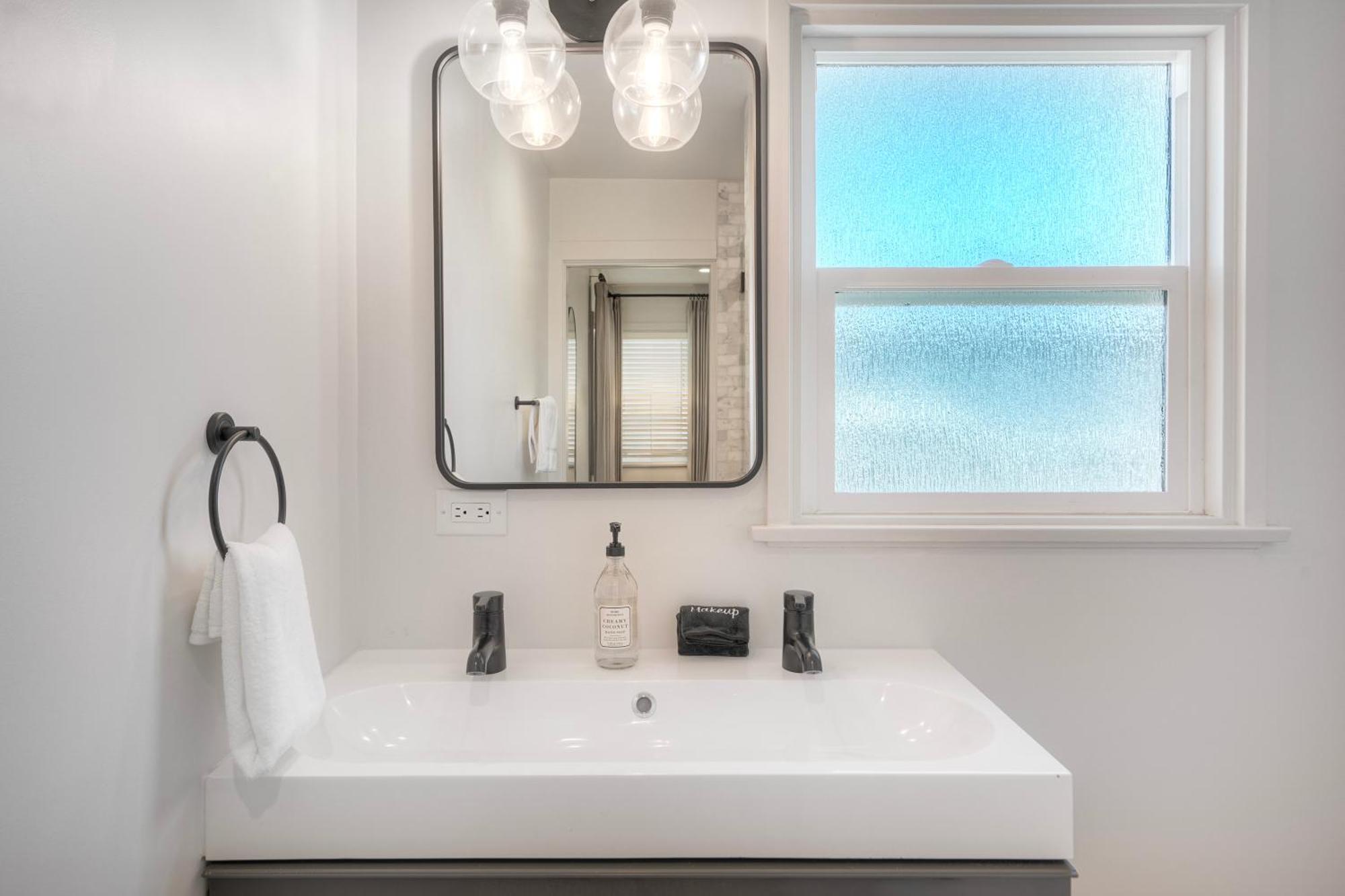 Modern Ocean-view Retreat W/ Firepit & Steps To Carlsbad