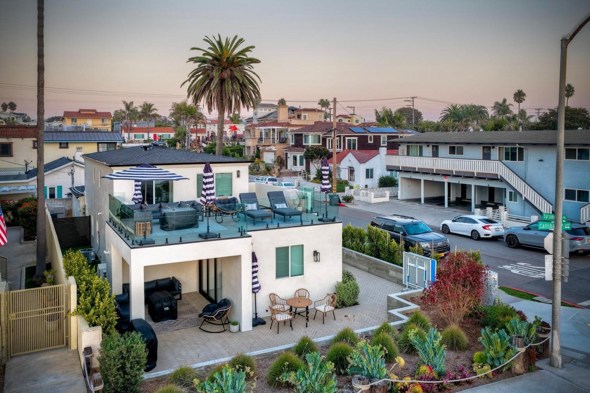 Modern Ocean-view Retreat W/ Firepit & Steps To Holiday home Carlsbad
