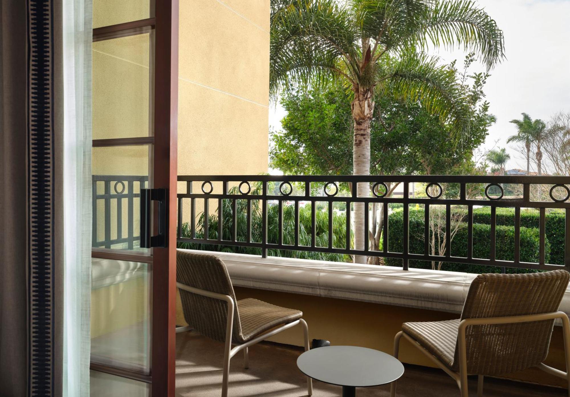 Solea, Autograph Collection