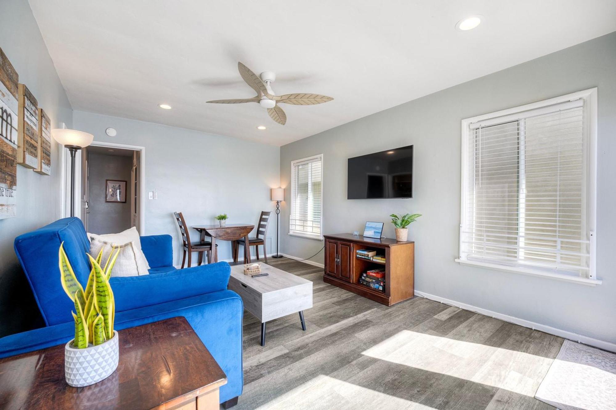 Oceanfront Condo, Private Balcony, Access, Sunset Views Apartment *