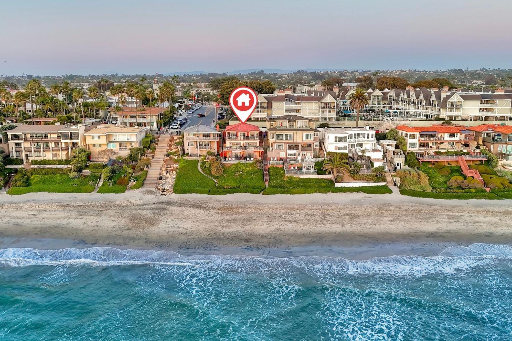 Oceanfront Condo, Private Balcony, Access, Sunset Views Apartment