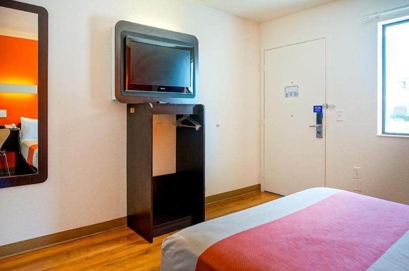 Hotel 6-carlsbad, Ca