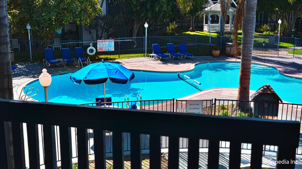 Resort By The Sea 3*