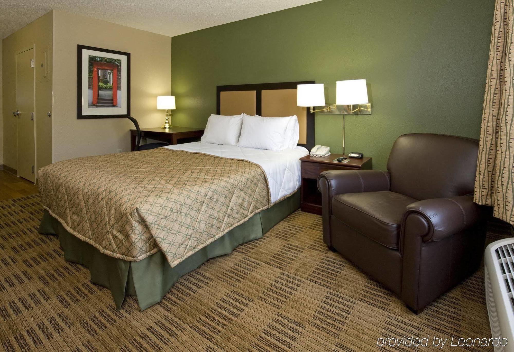 Extended America - San Diego - Village By The Sea Hotel