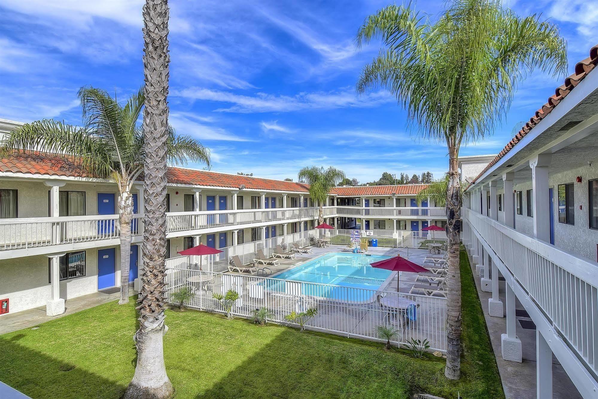 Hotel 6-carlsbad, Ca 3*