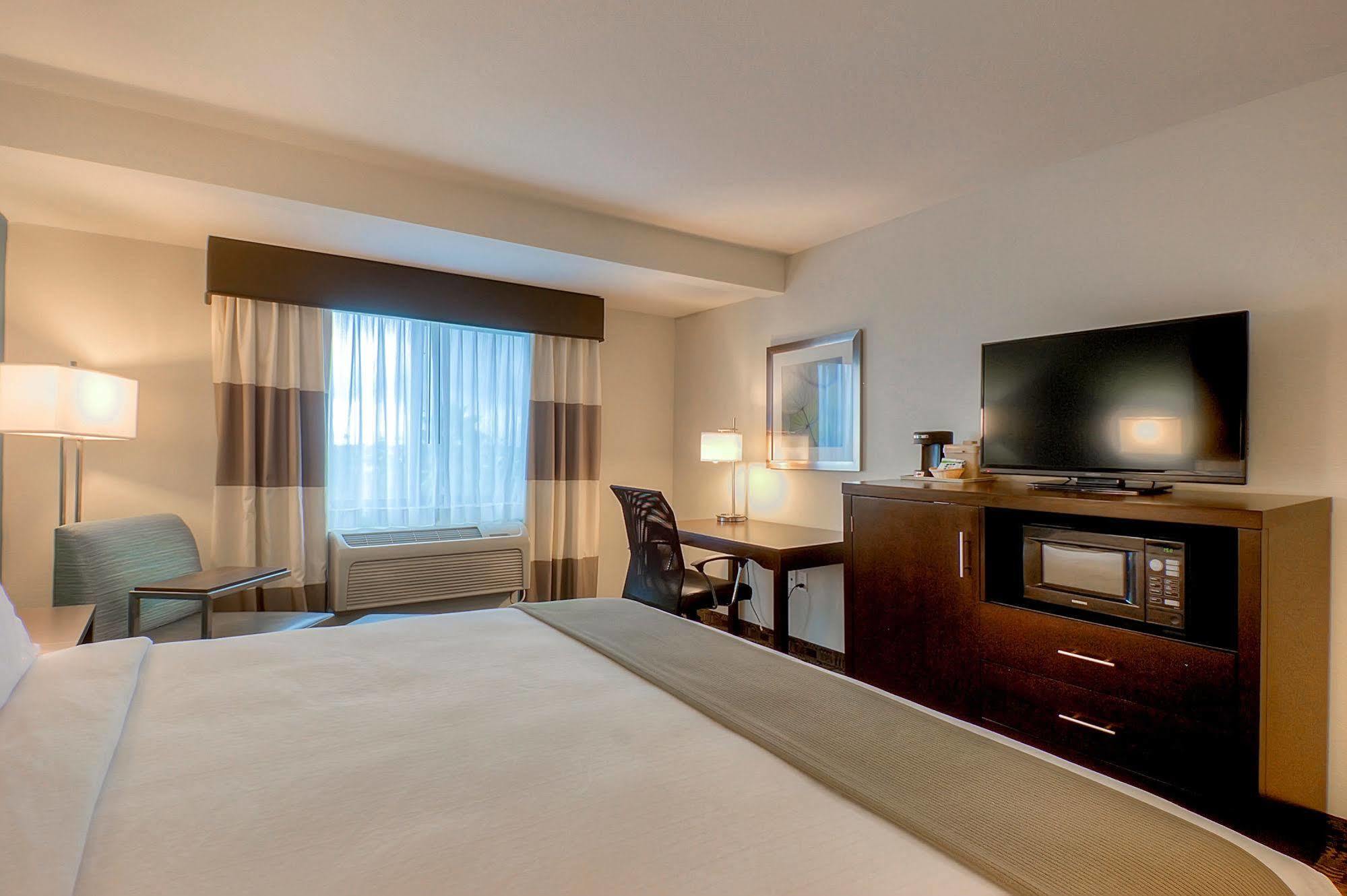 Express & By Ihg Hotel 3*