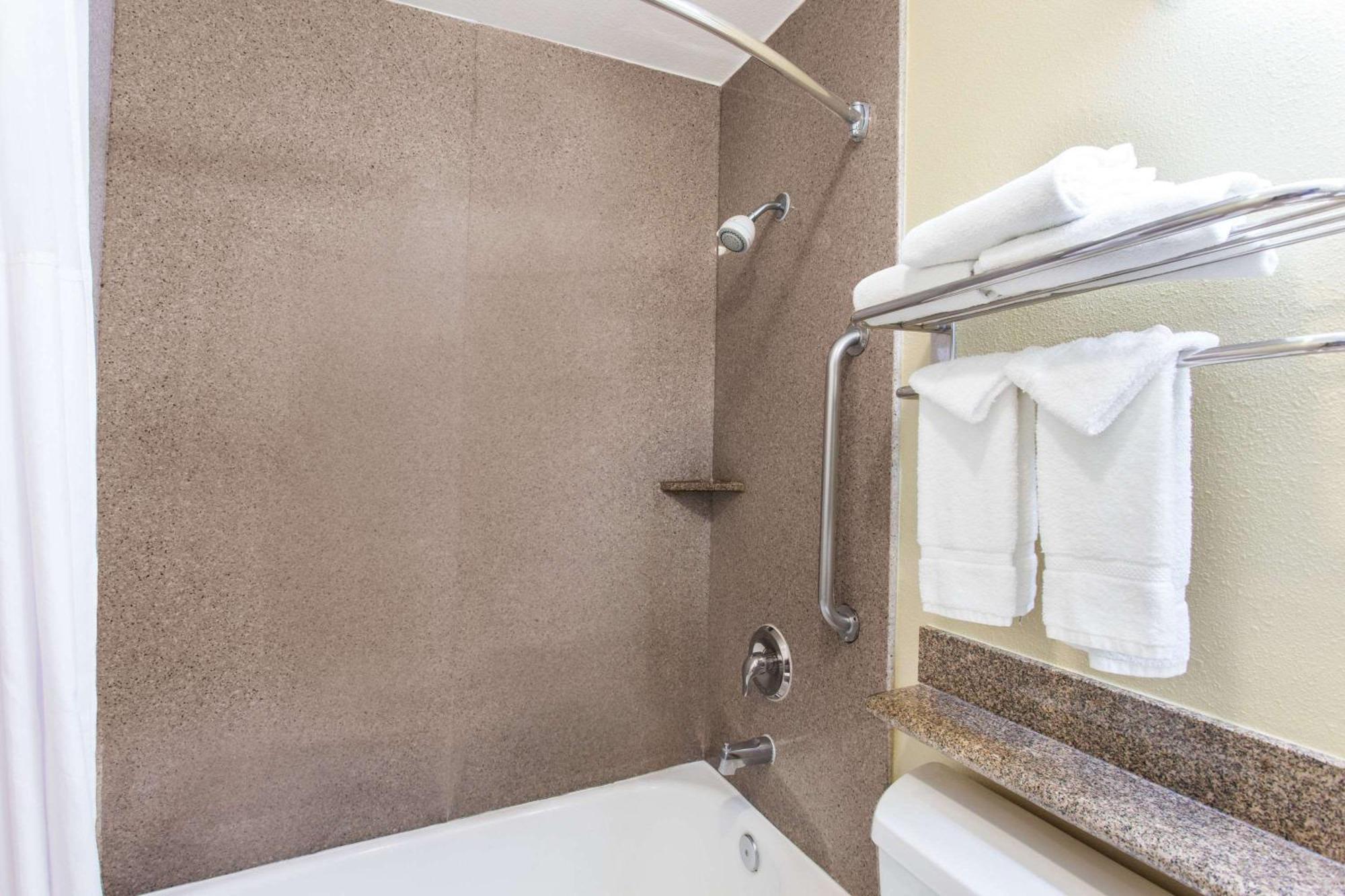 Days By Wyndham Carlsbad