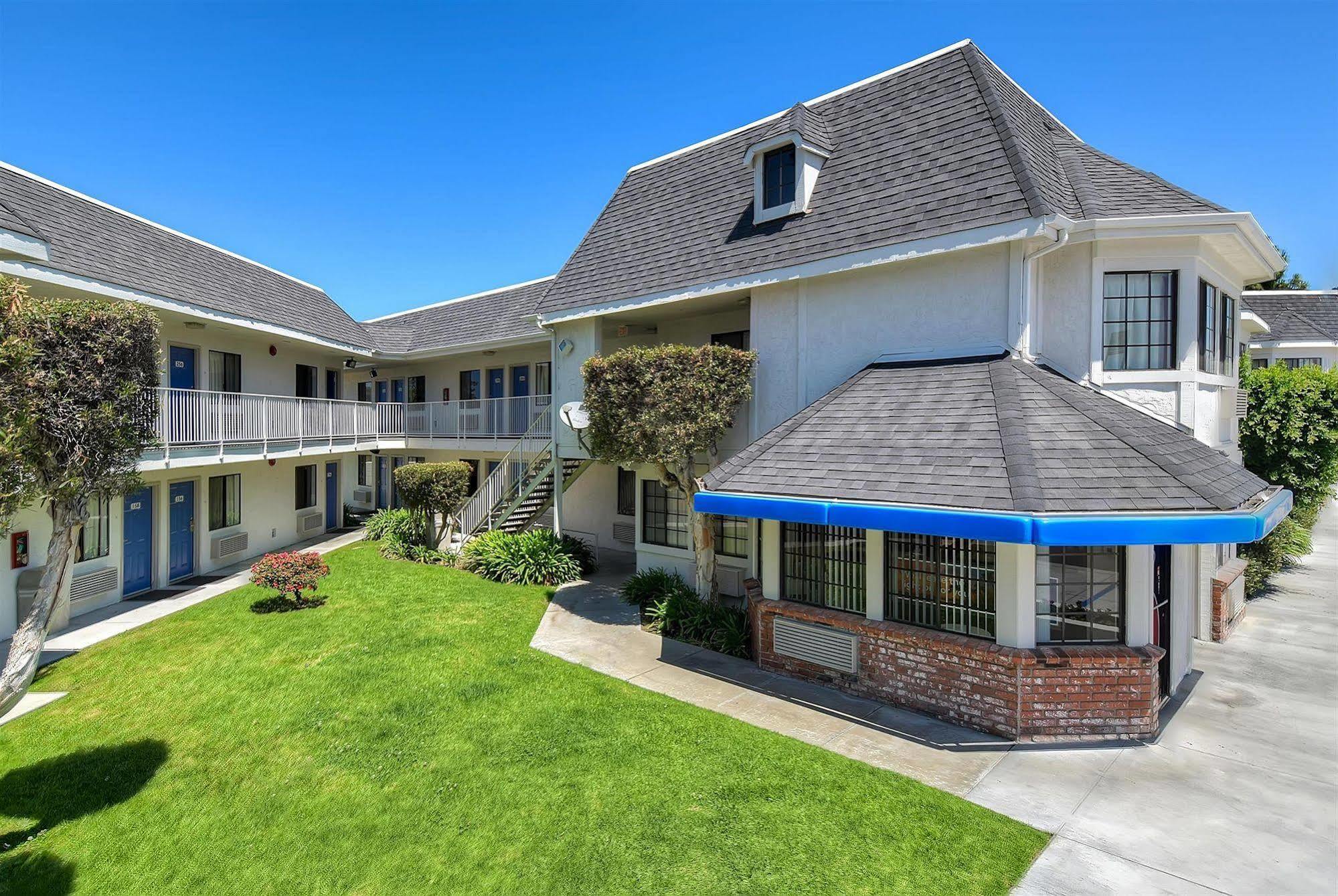 6-carlsbad, Ca - Village Carlsbad