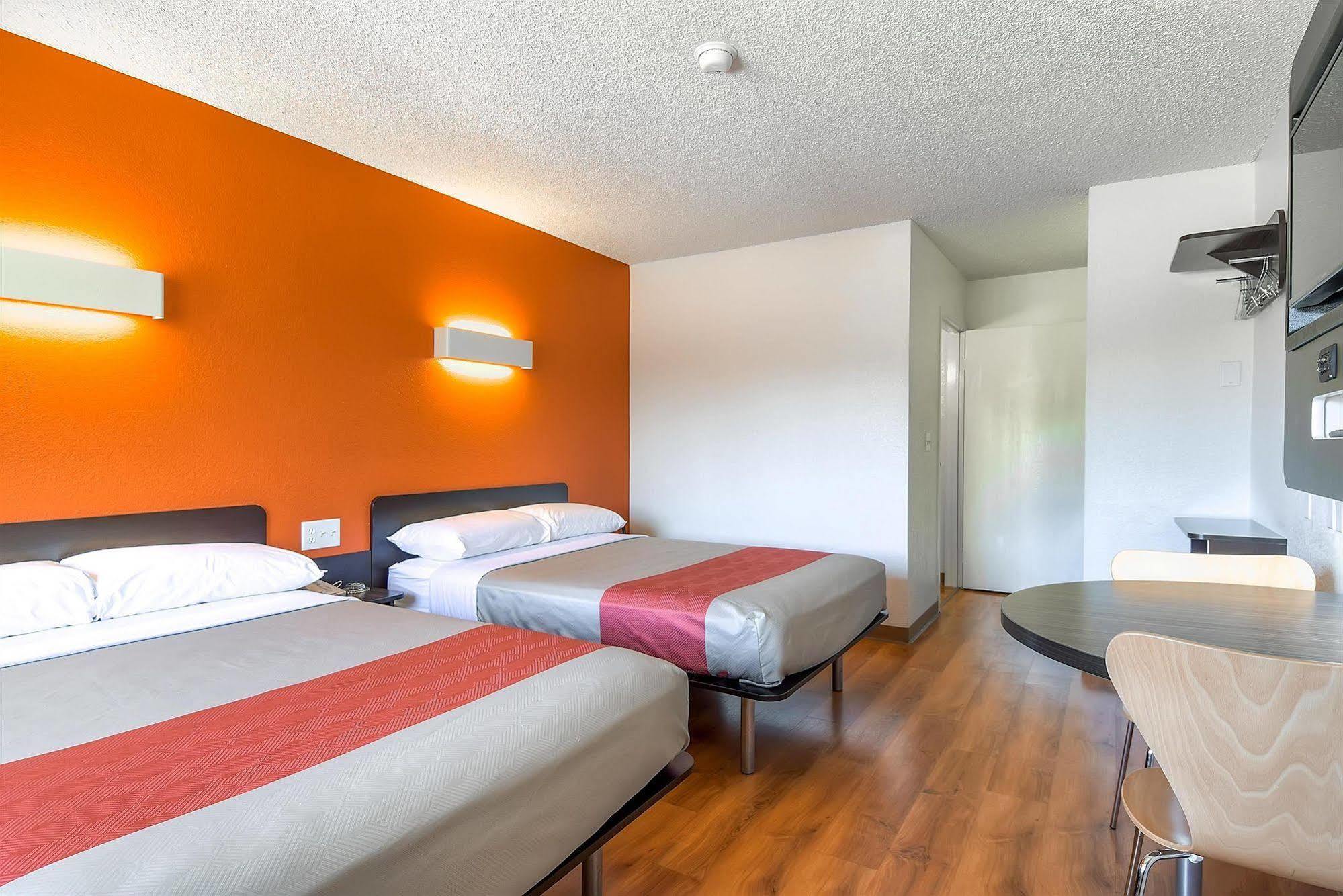 Hotel 6-carlsbad, Ca - Village Carlsbad