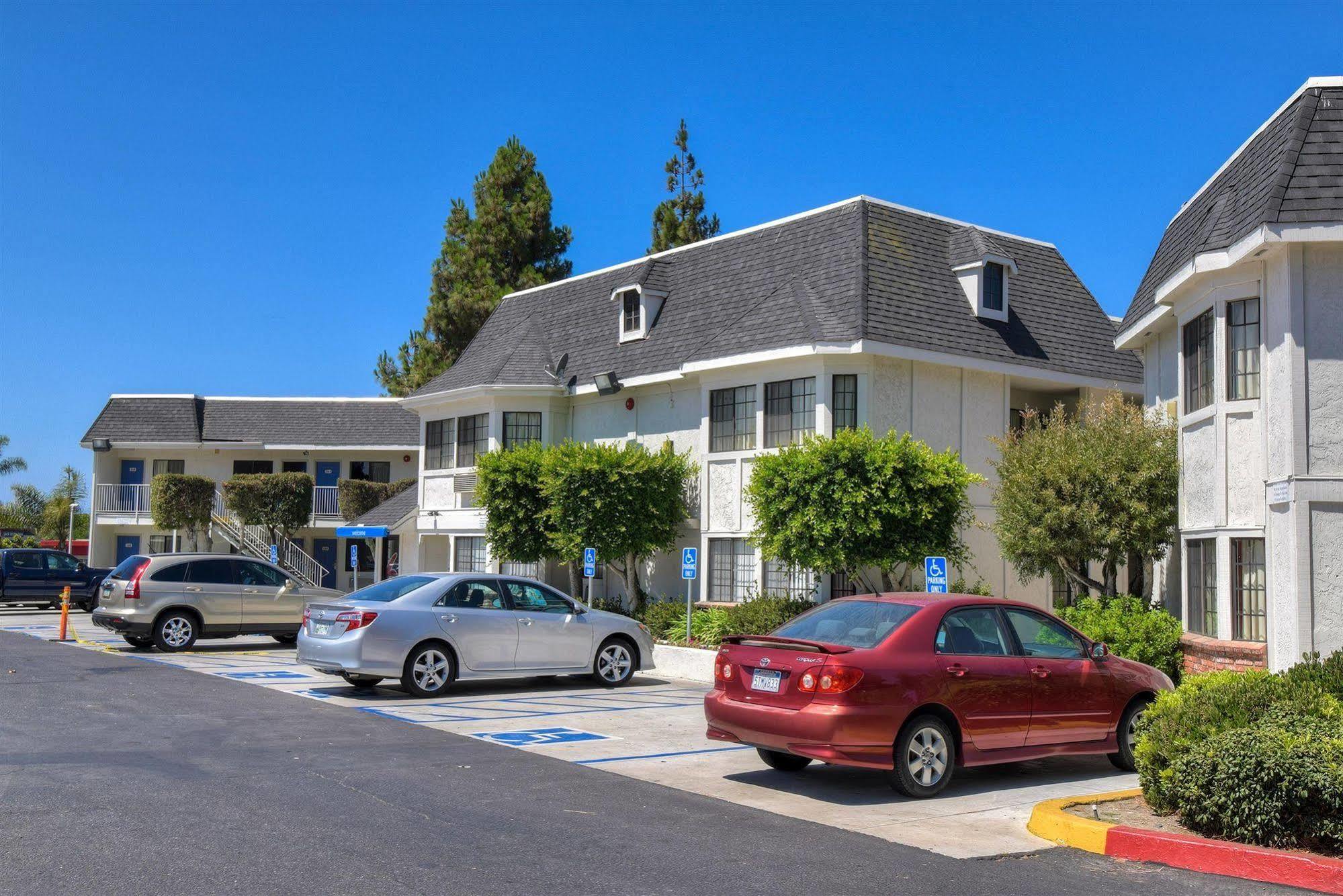 6-carlsbad, Ca - Village Hotel