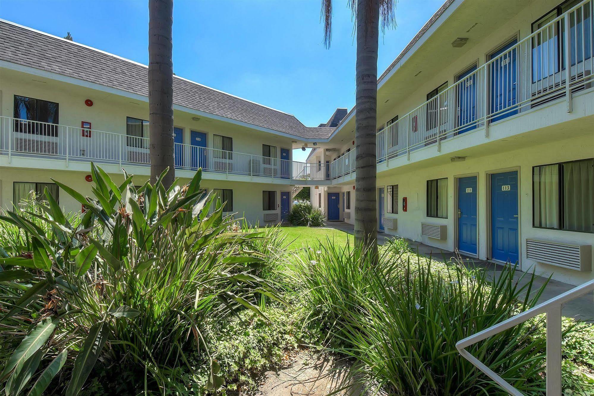 Hotel 6-carlsbad, Ca - Village