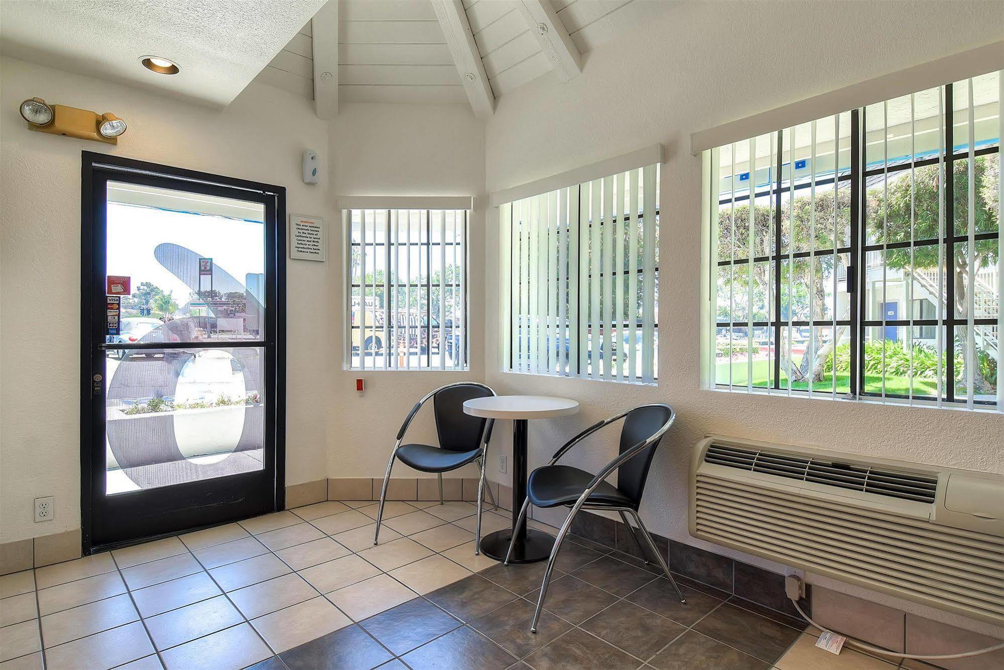 6-carlsbad, Ca - Village Hotel 2*