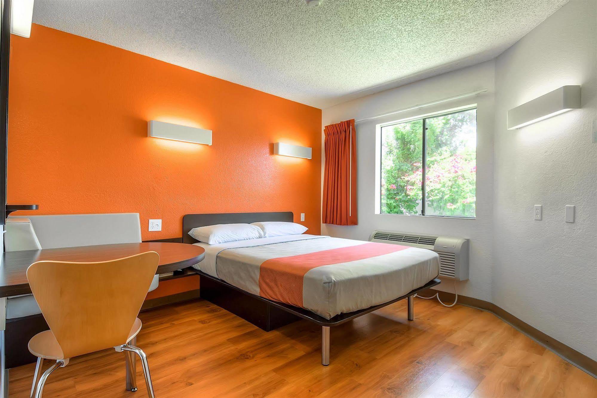 6-carlsbad, Ca - Village 2*