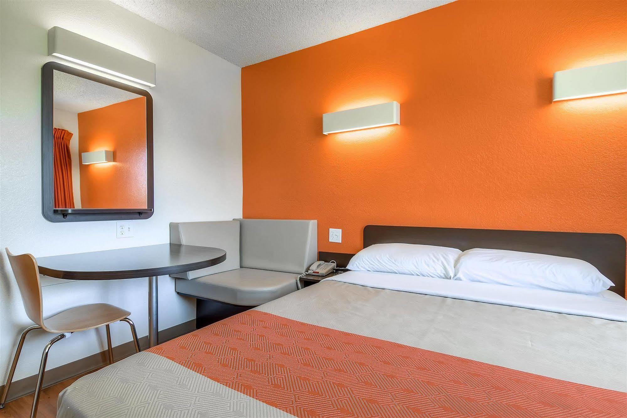 Hotel 6-carlsbad, Ca - Village Carlsbad