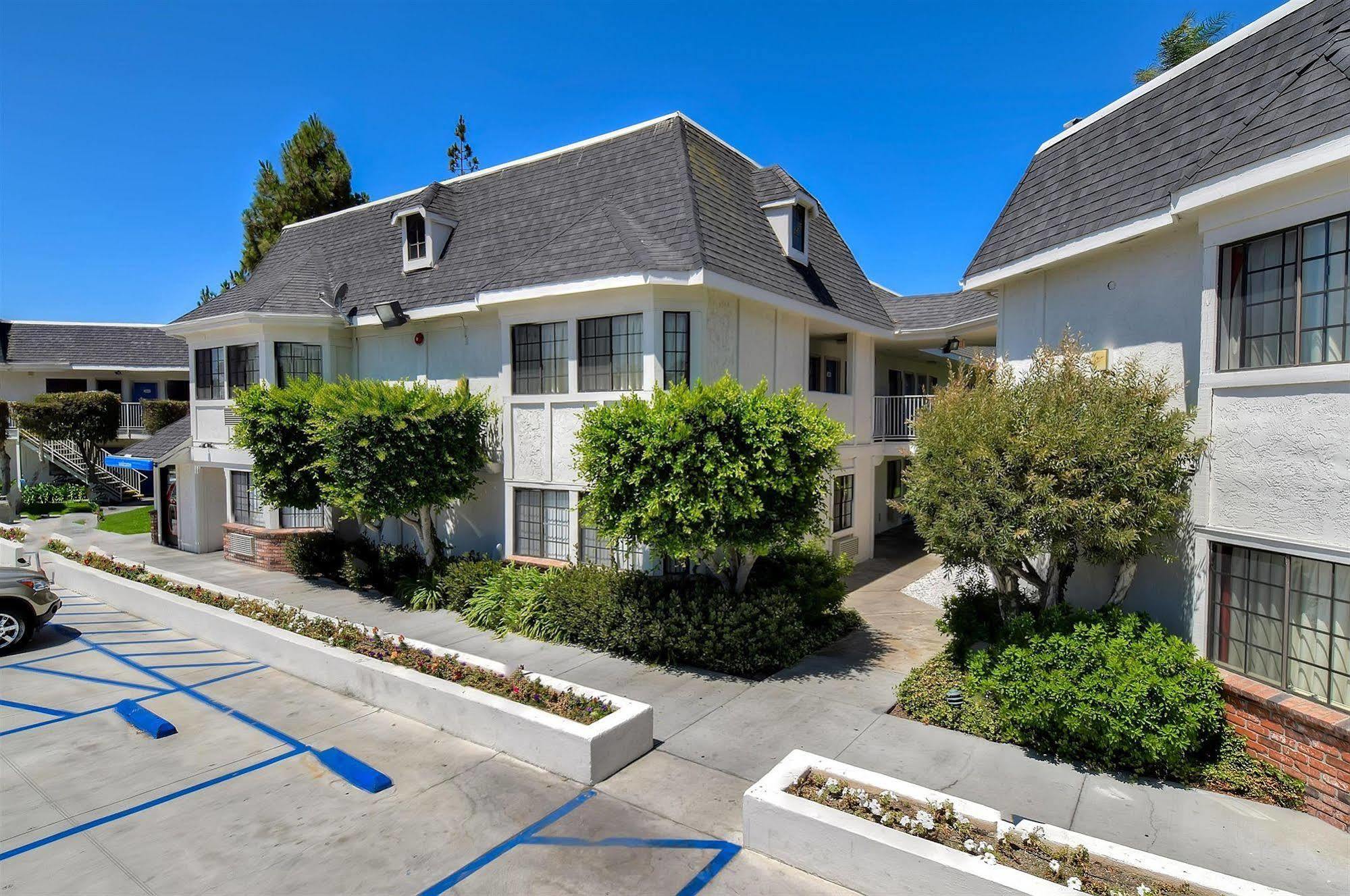 6-carlsbad, Ca - Village 2* Carlsbad