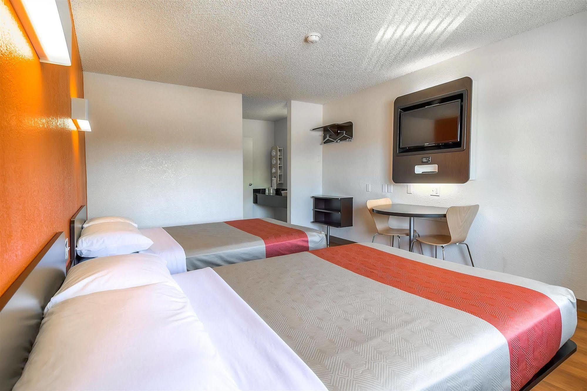 6-carlsbad, Ca - Village 2*